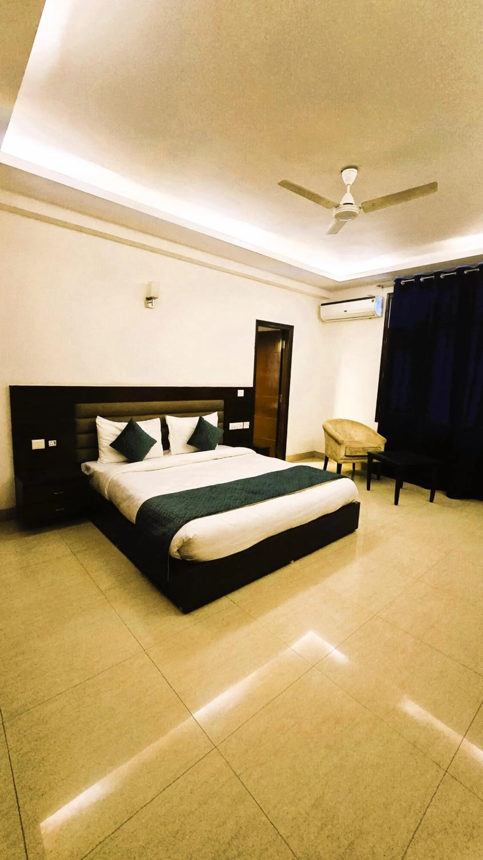Bed in Tavisha Villa Film City Road Dadri Road