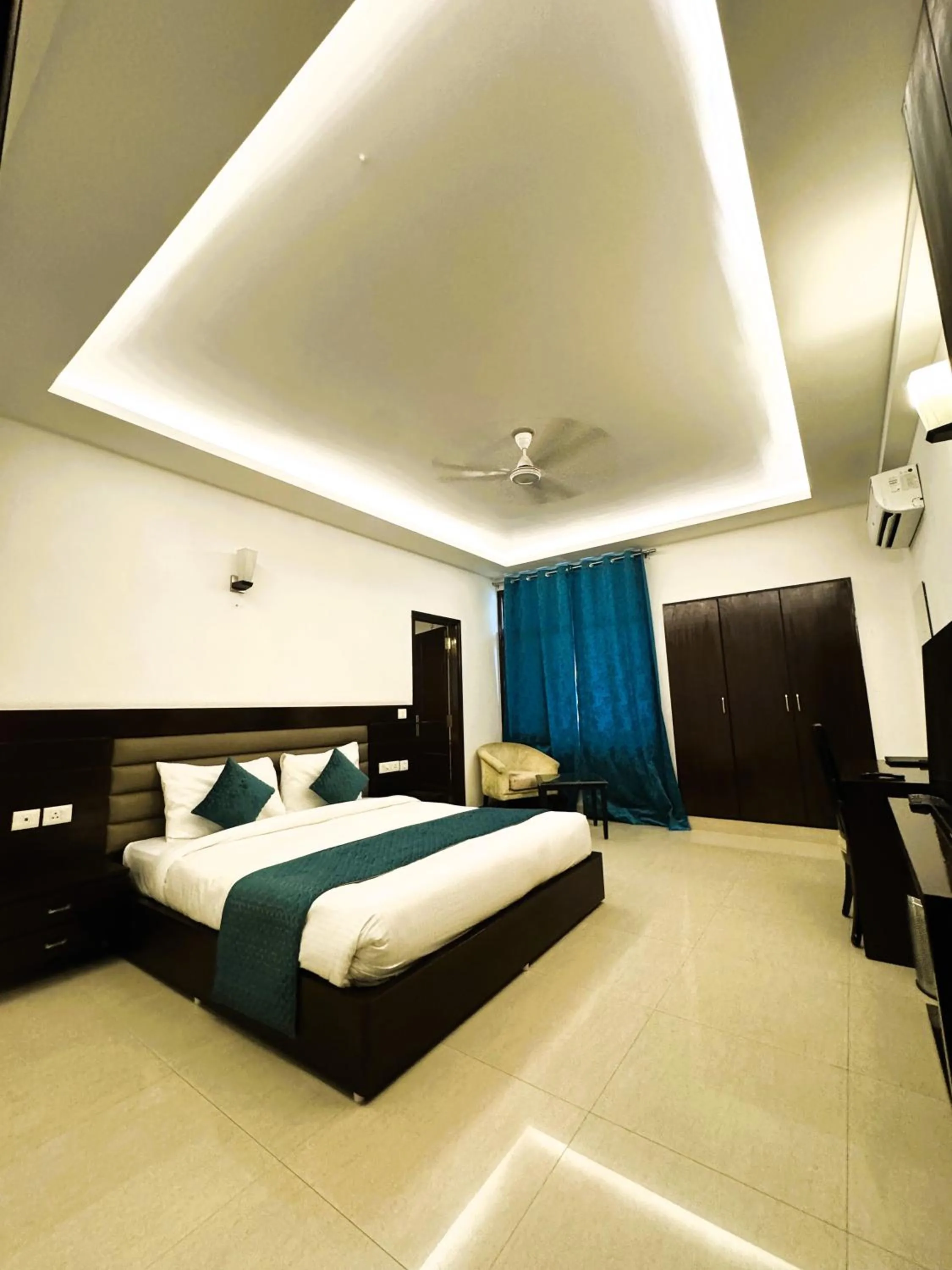 Bed in Tavisha Villa Film City Road Dadri Road