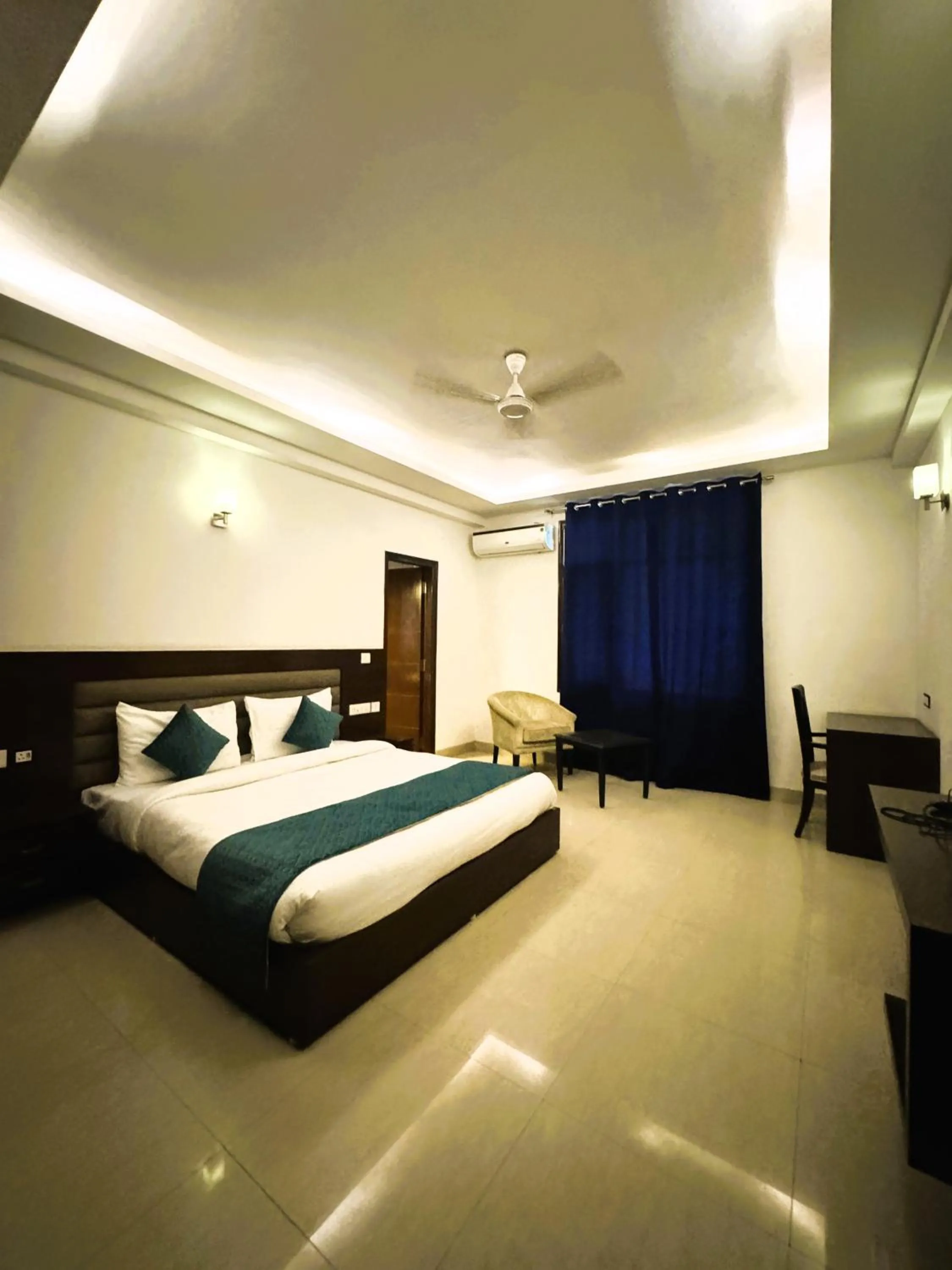Bed in Tavisha Villa Film City Road Dadri Road