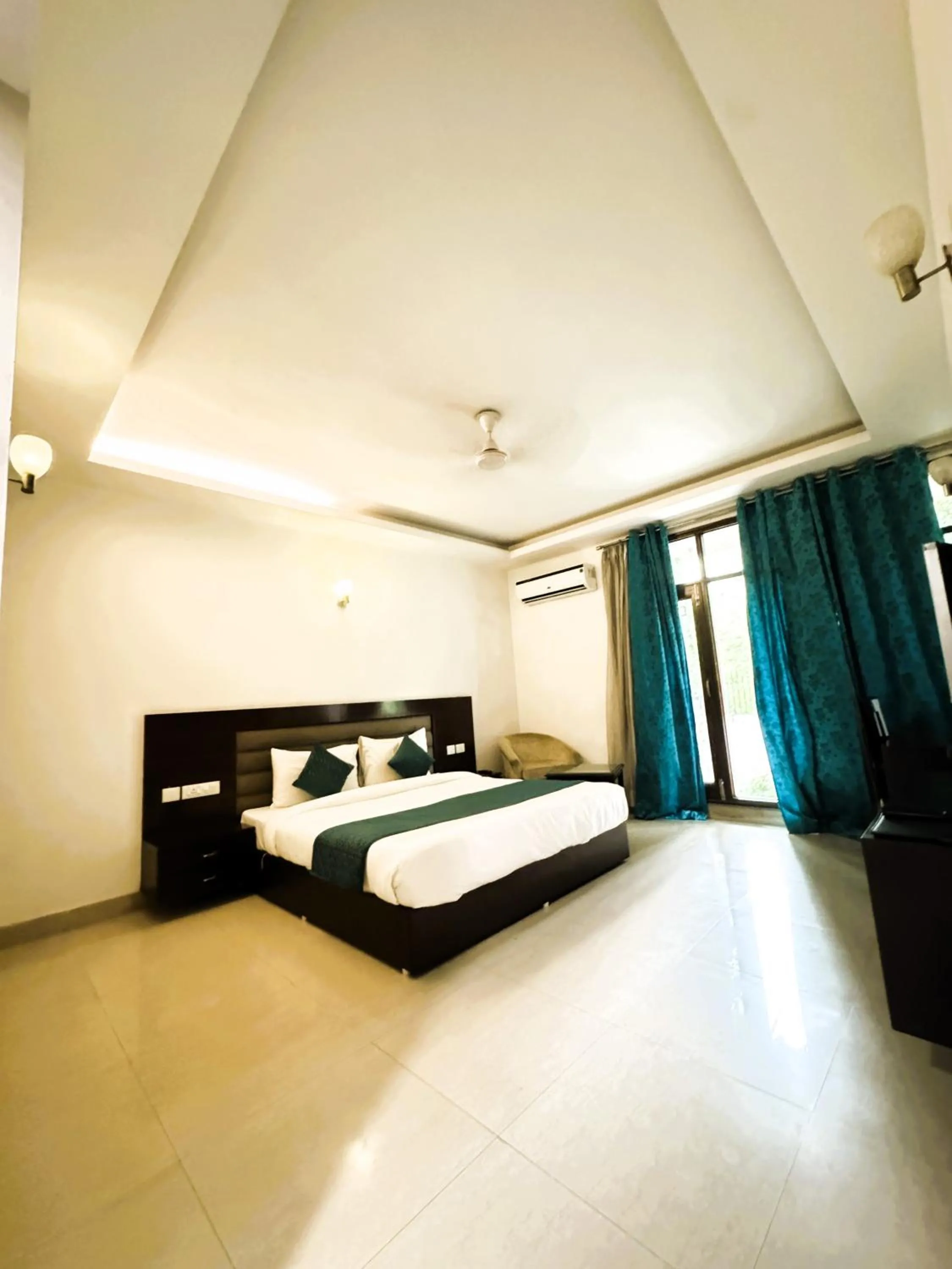 Bed in Tavisha Villa Film City Road Dadri Road