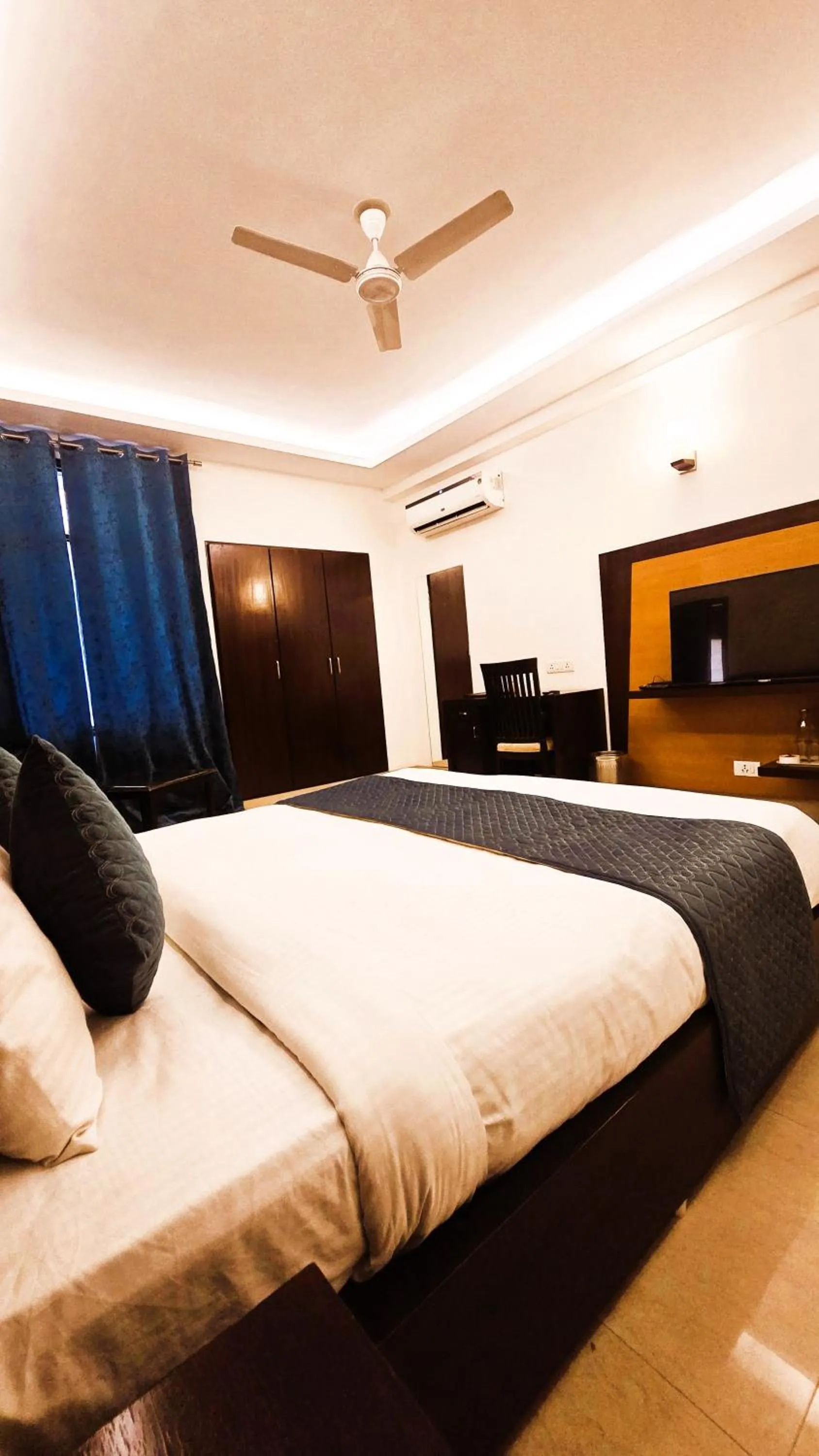 Bed in Tavisha Villa Film City Road Dadri Road