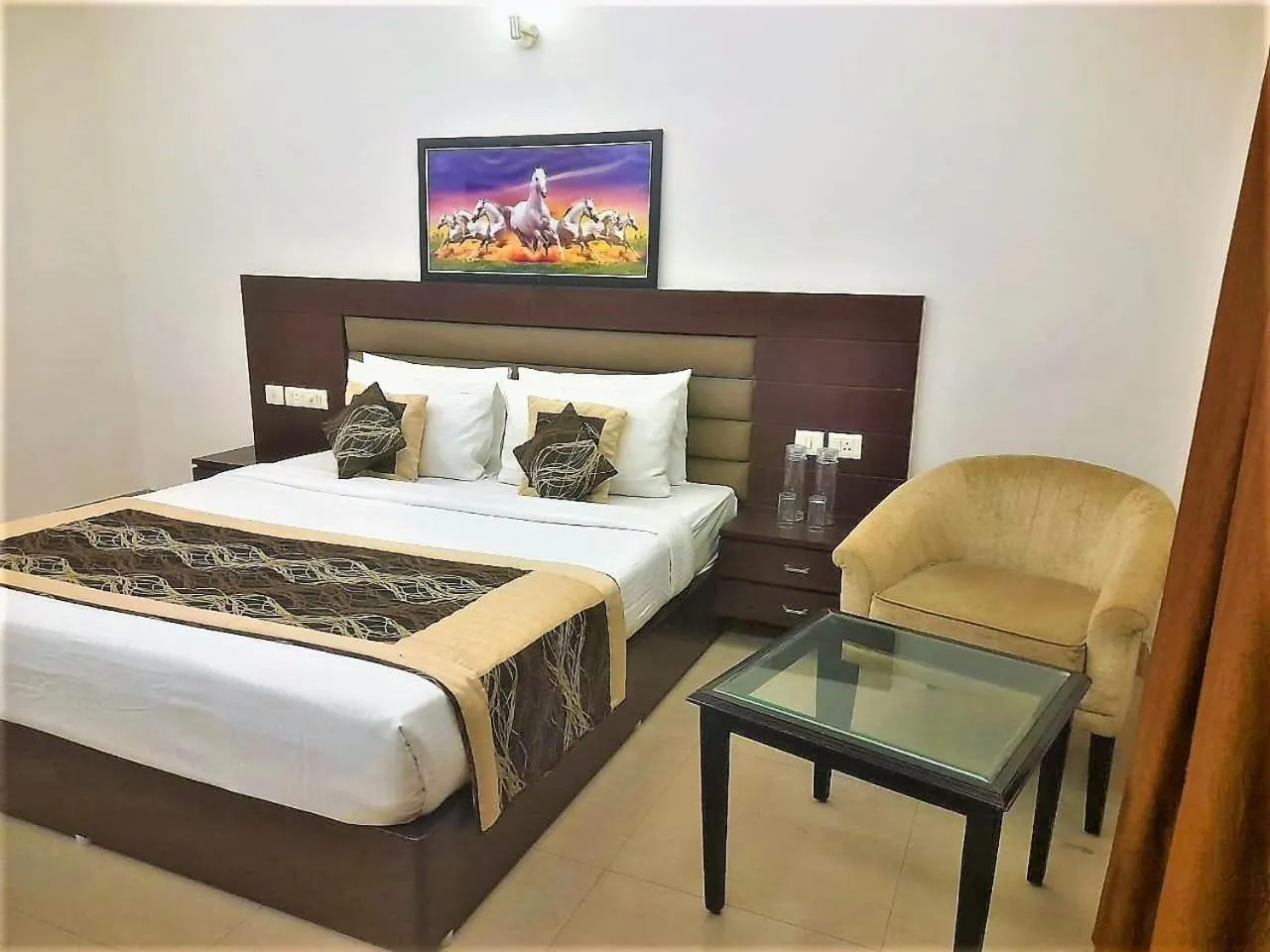 Bed in Tavisha Villa Film City Road Dadri Road