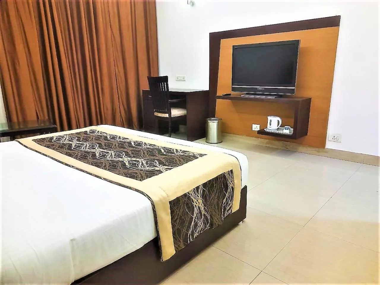 Bed in Tavisha Villa Film City Road Dadri Road