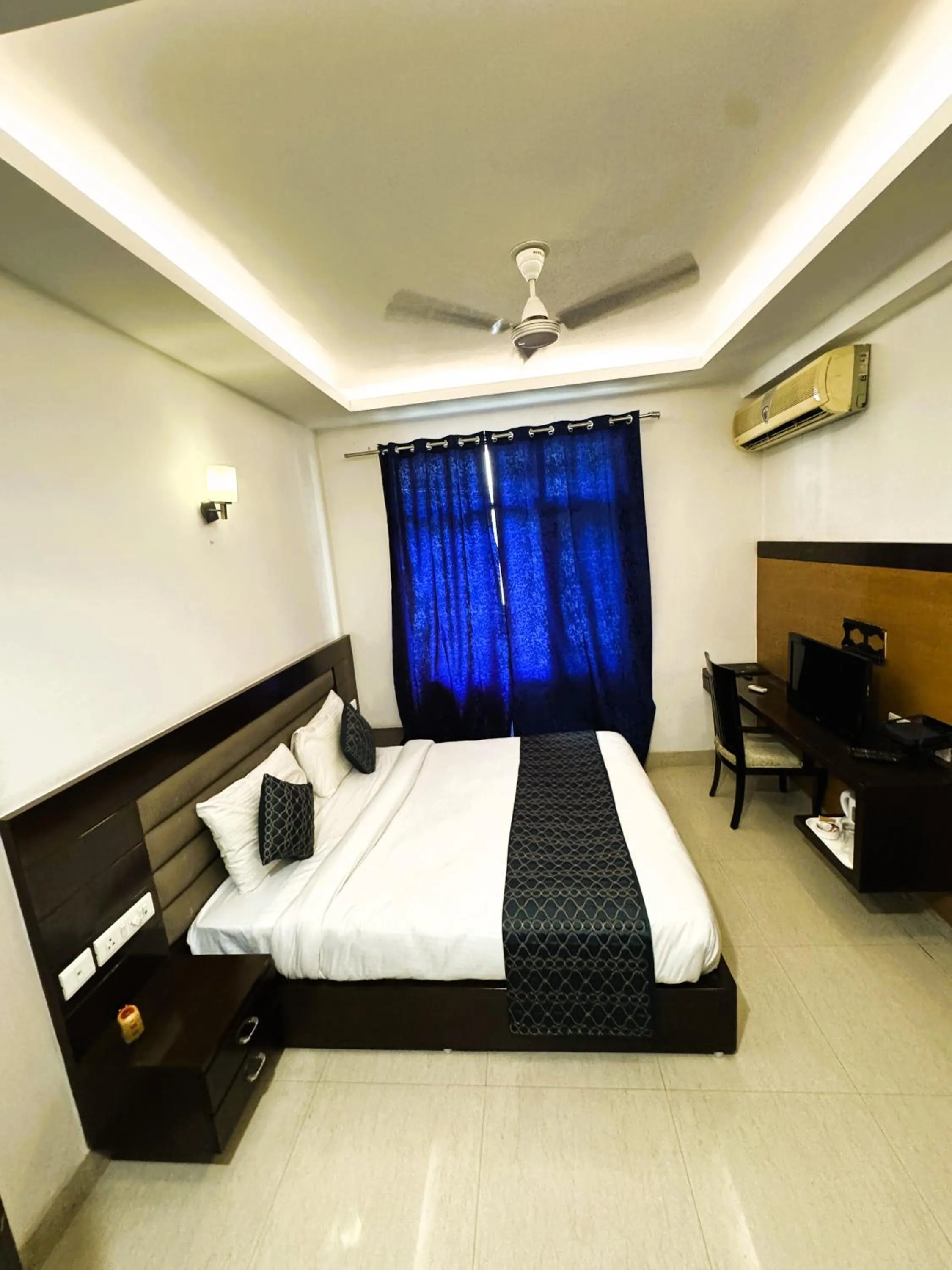 Bed in Tavisha Villa Film City Road Dadri Road