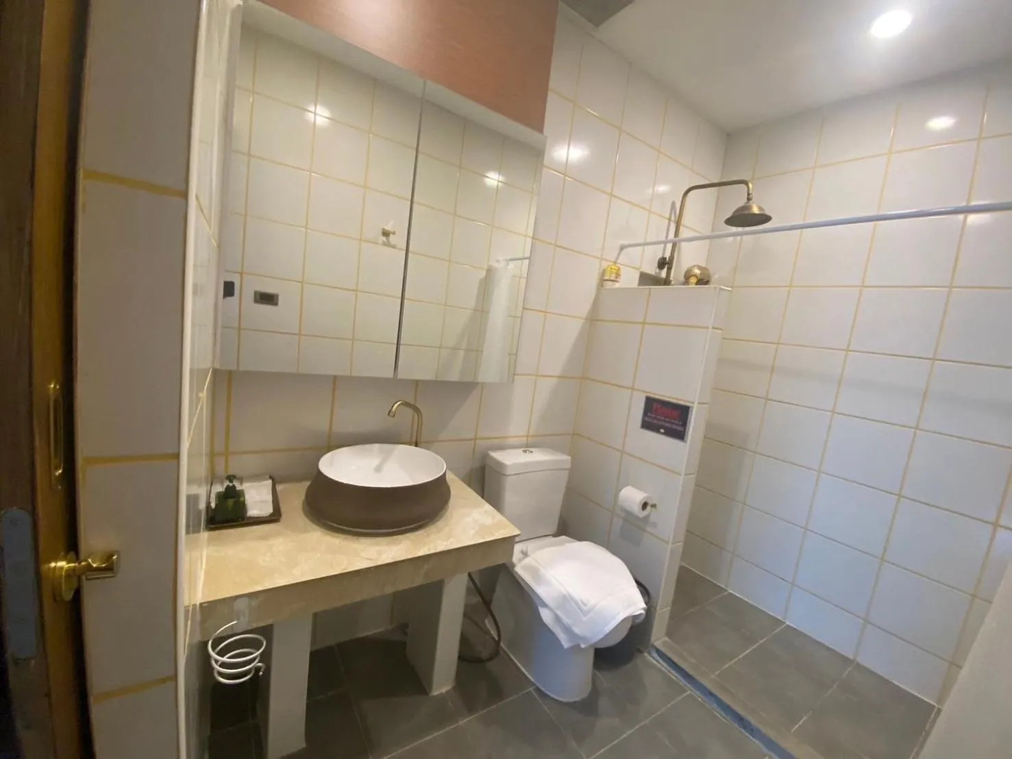 Shower in Lemon Guesthouse