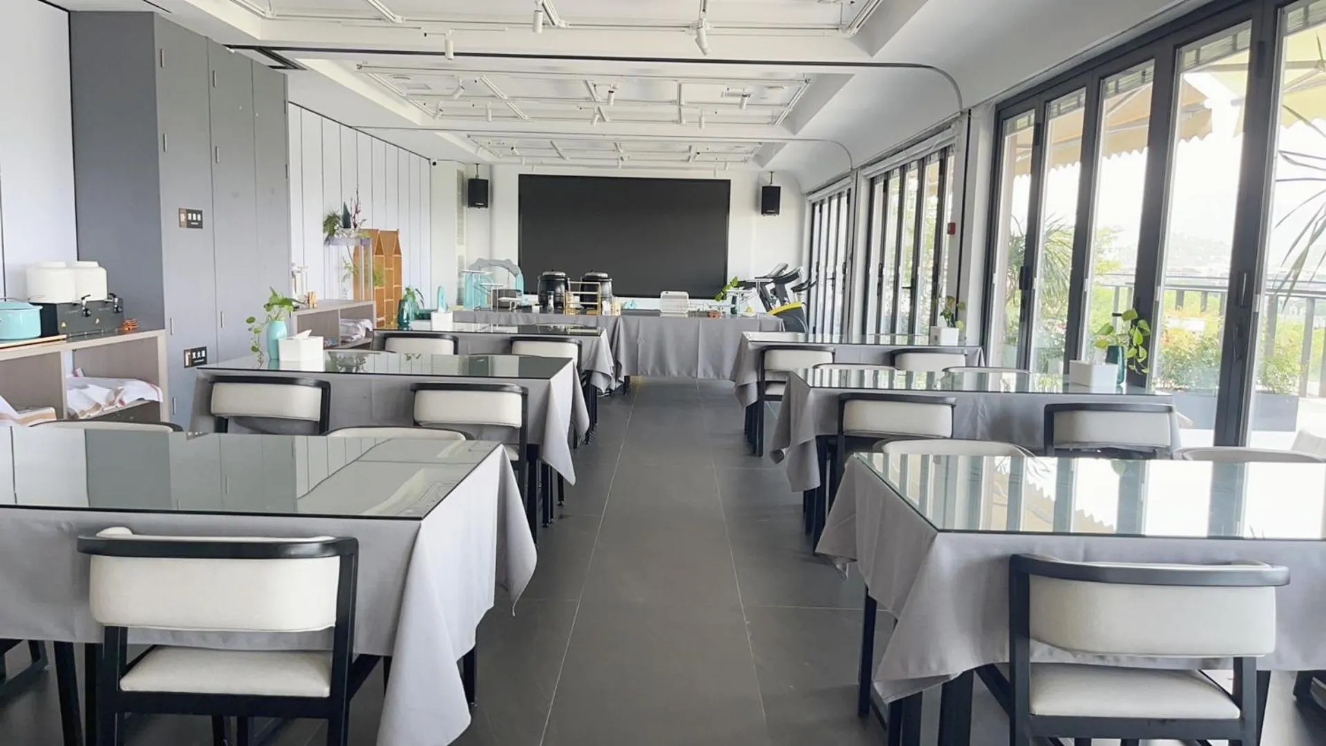 Restaurant/places to eat in Riverside Wing Hotel Guilin