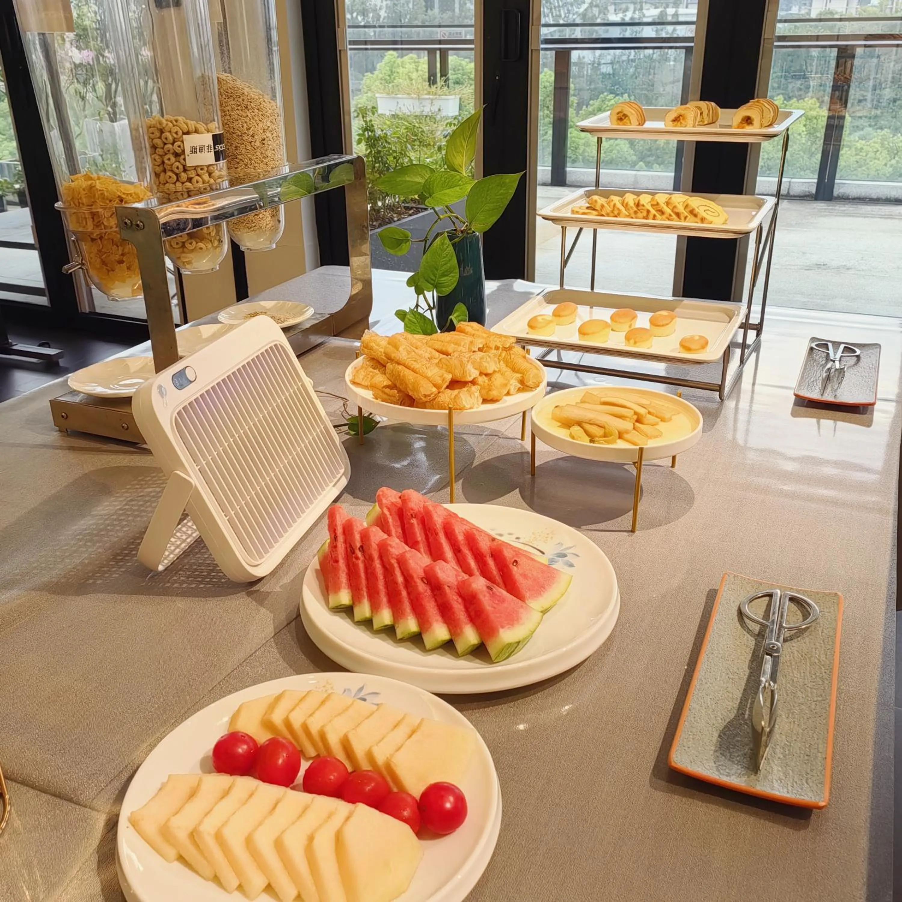 Buffet breakfast in Riverside Wing Hotel Guilin