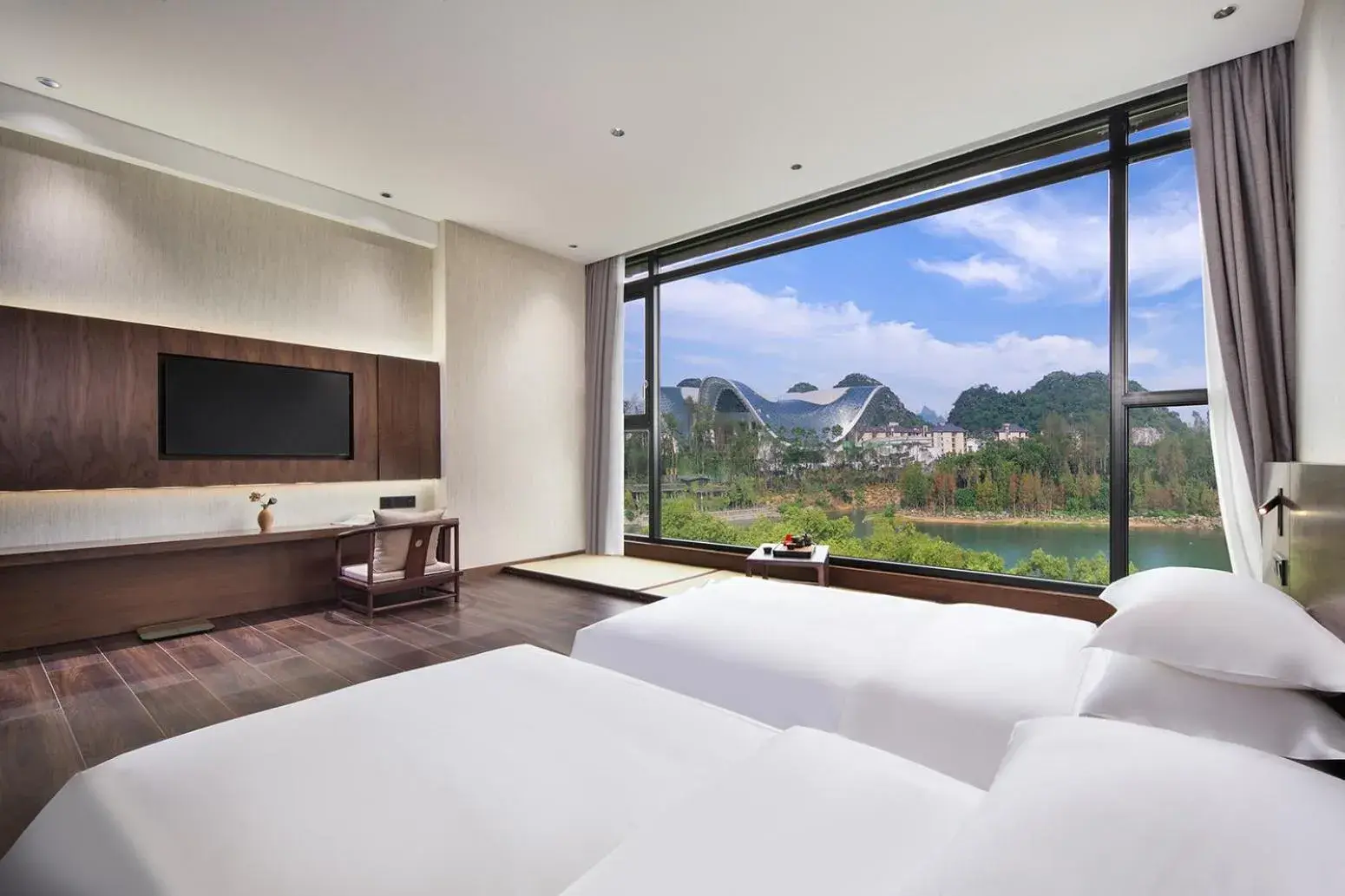 Superior Twin Room With River View in Riverside Wing Hotel Guilin Superior Twin Room With River View in Riverside Wing Hotel Guilin