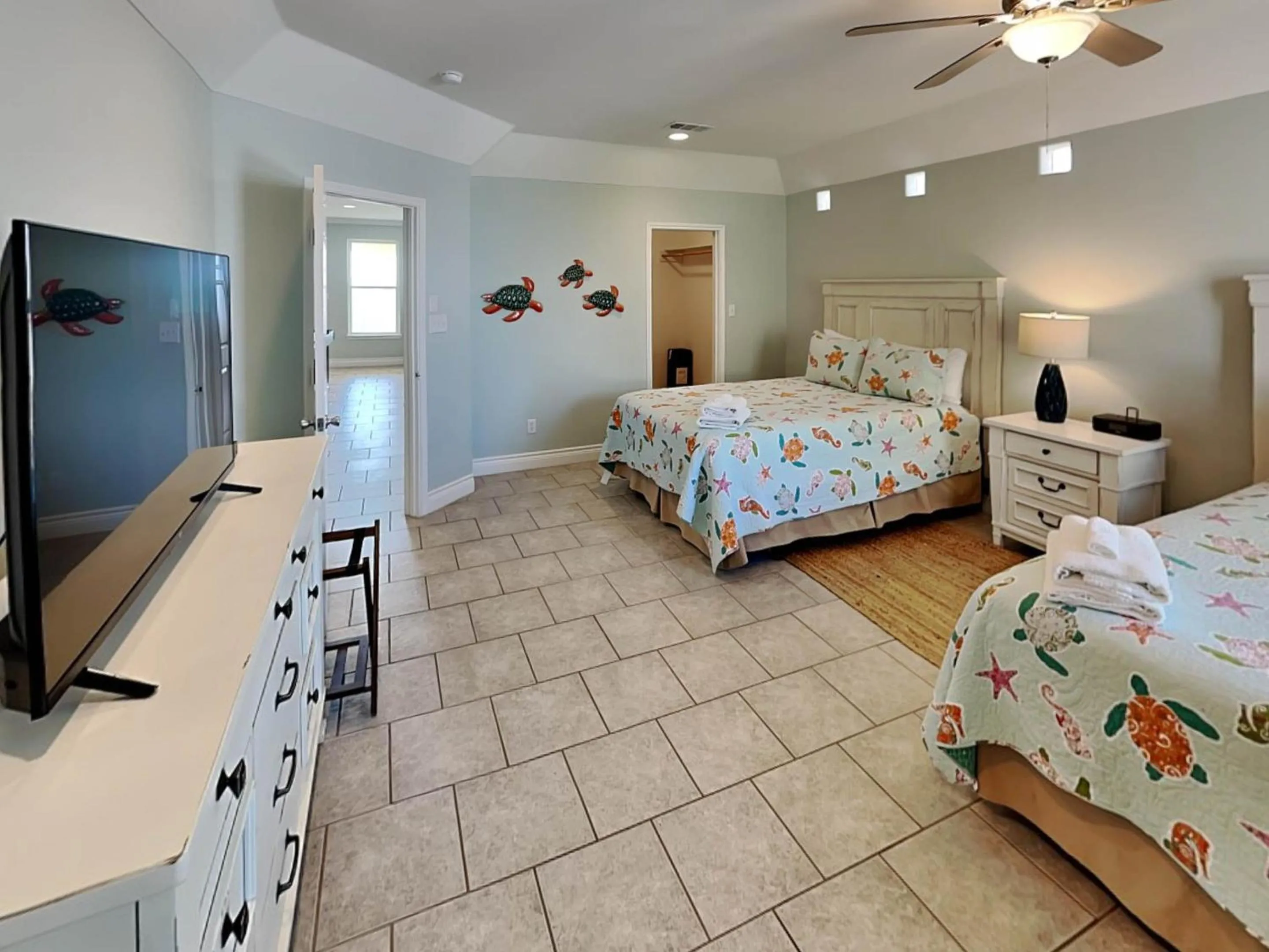 Property building, Bed in Sandy Starfish