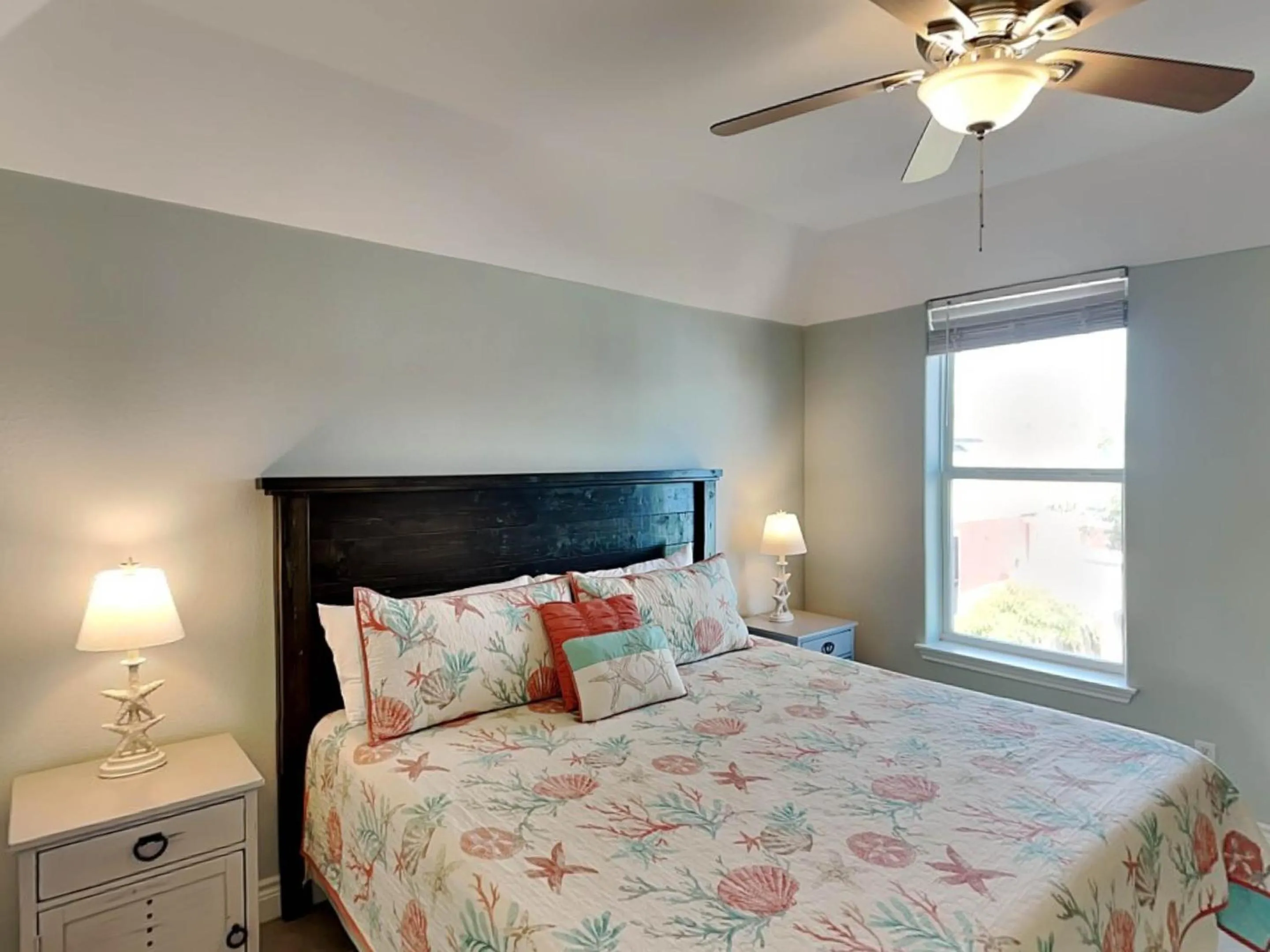 Property building, Bed in Sandy Starfish