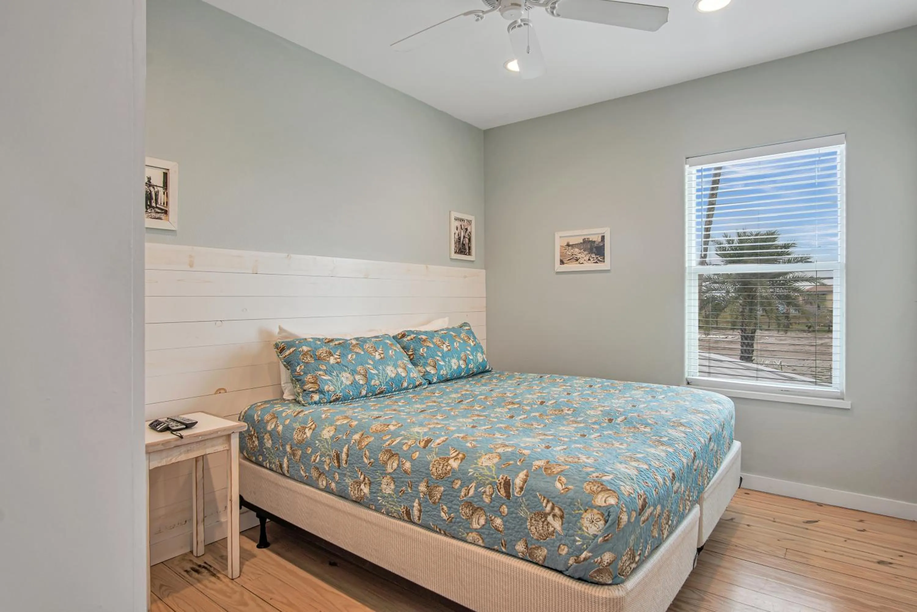 Property building, Bed in Beach Club 3