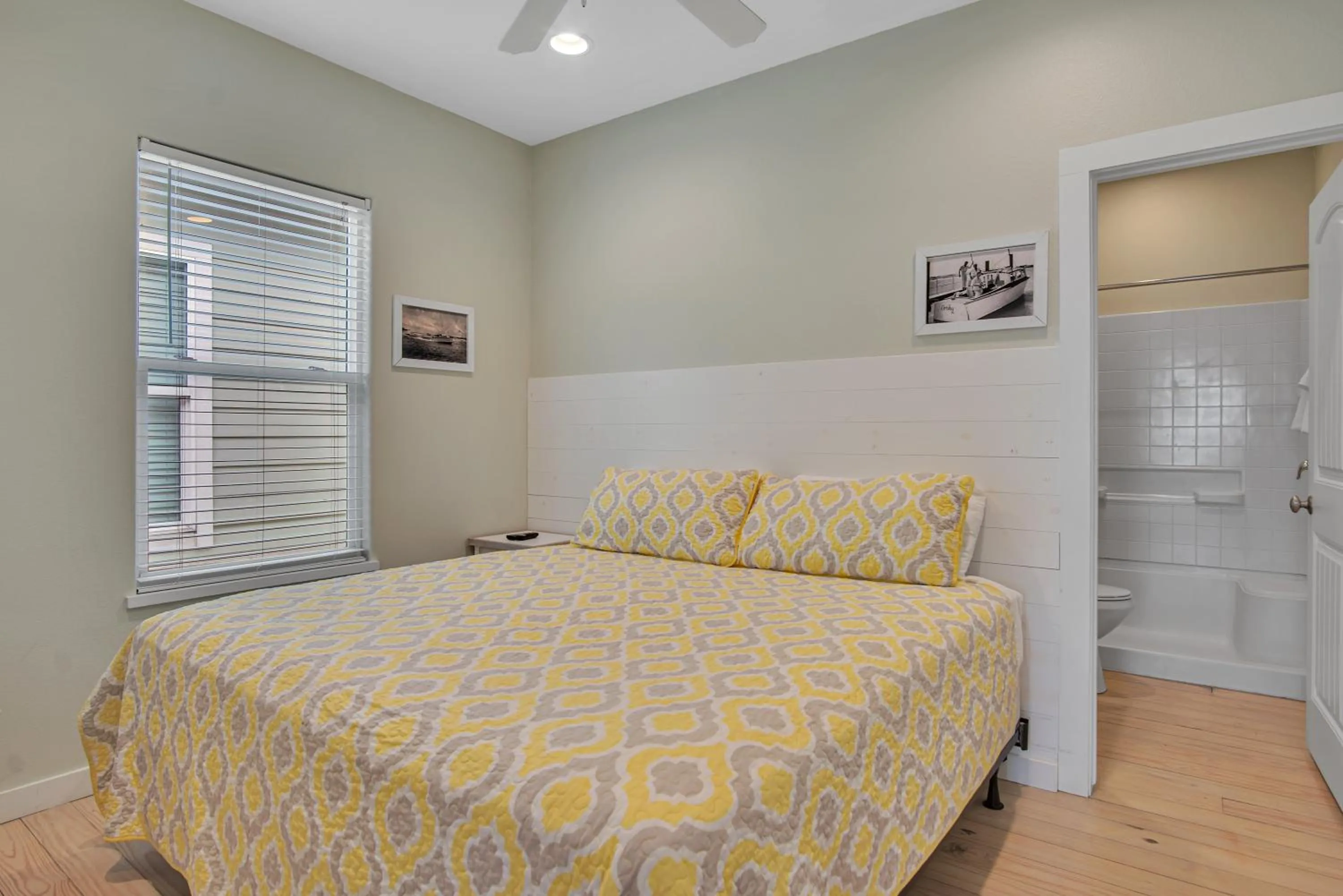 Property building, Bed in Beach Club 3