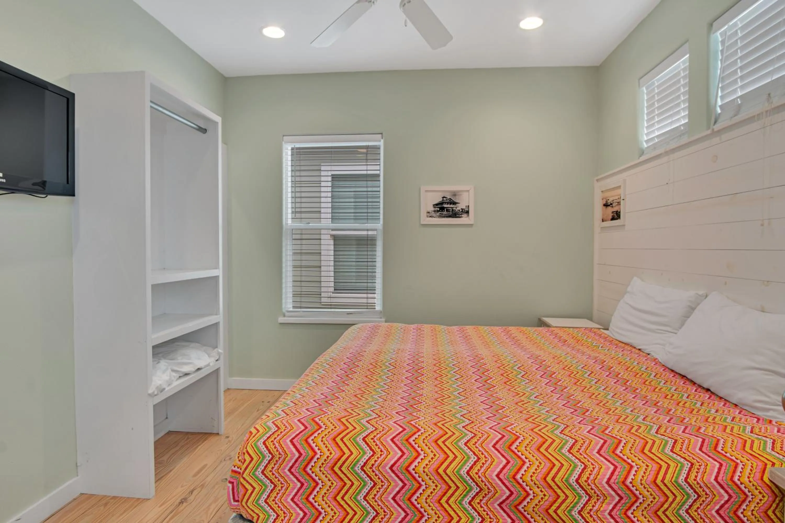 Property building, Bed in Beach Club 3