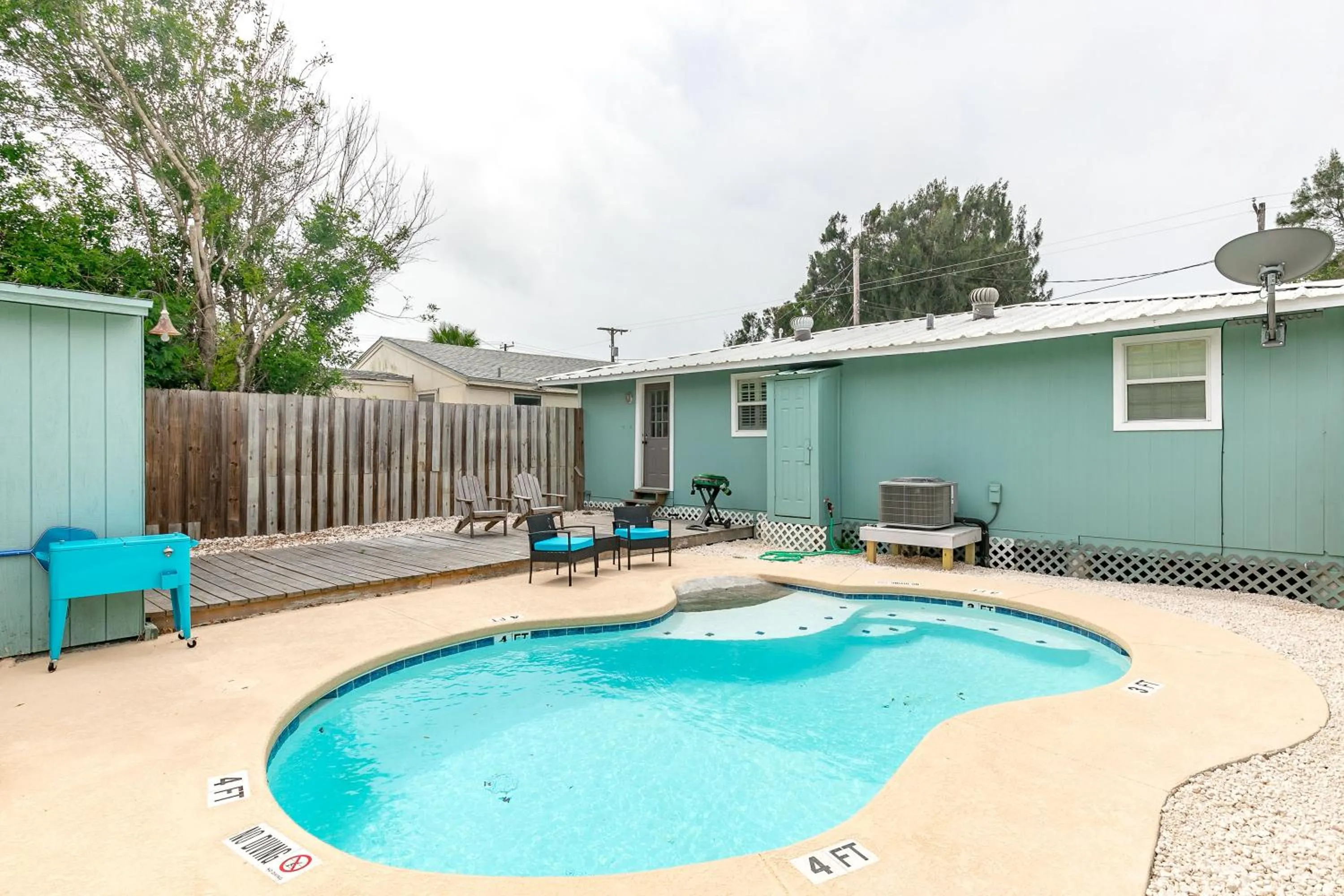 Property building in Cape Cod Cottage