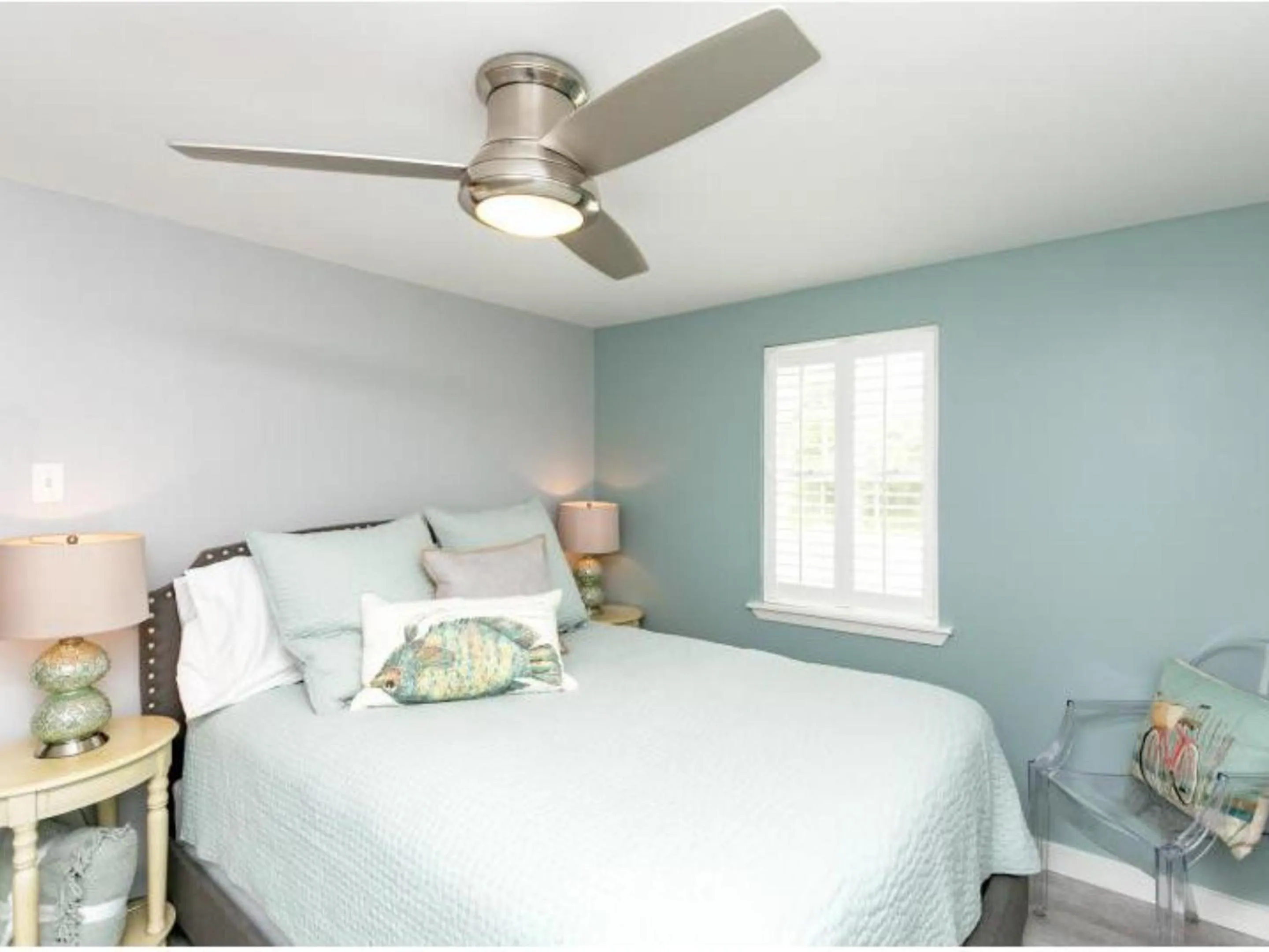 Property building, Bed in Cape Cod Cottage