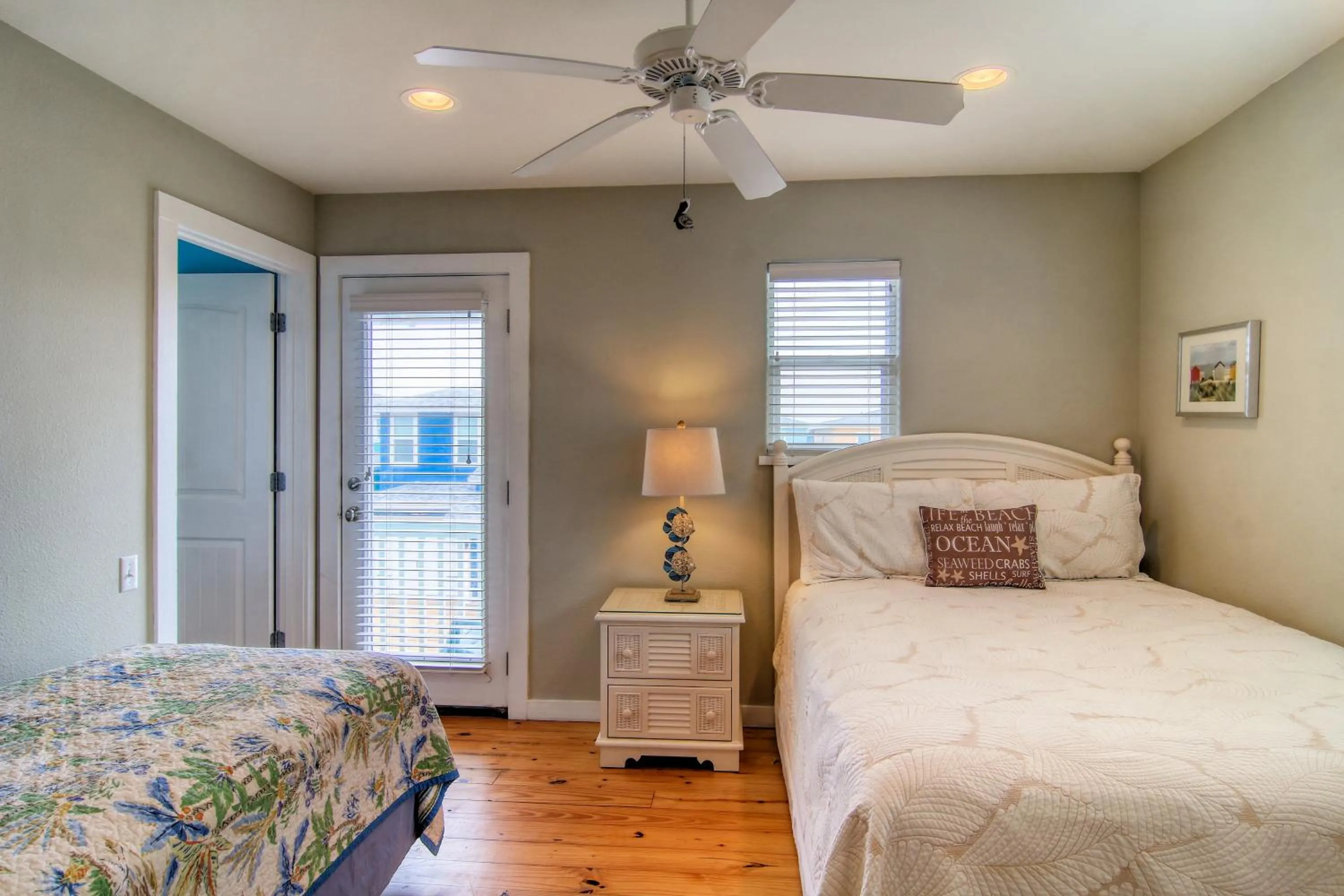 Property building, Bed in The Ohana Hut