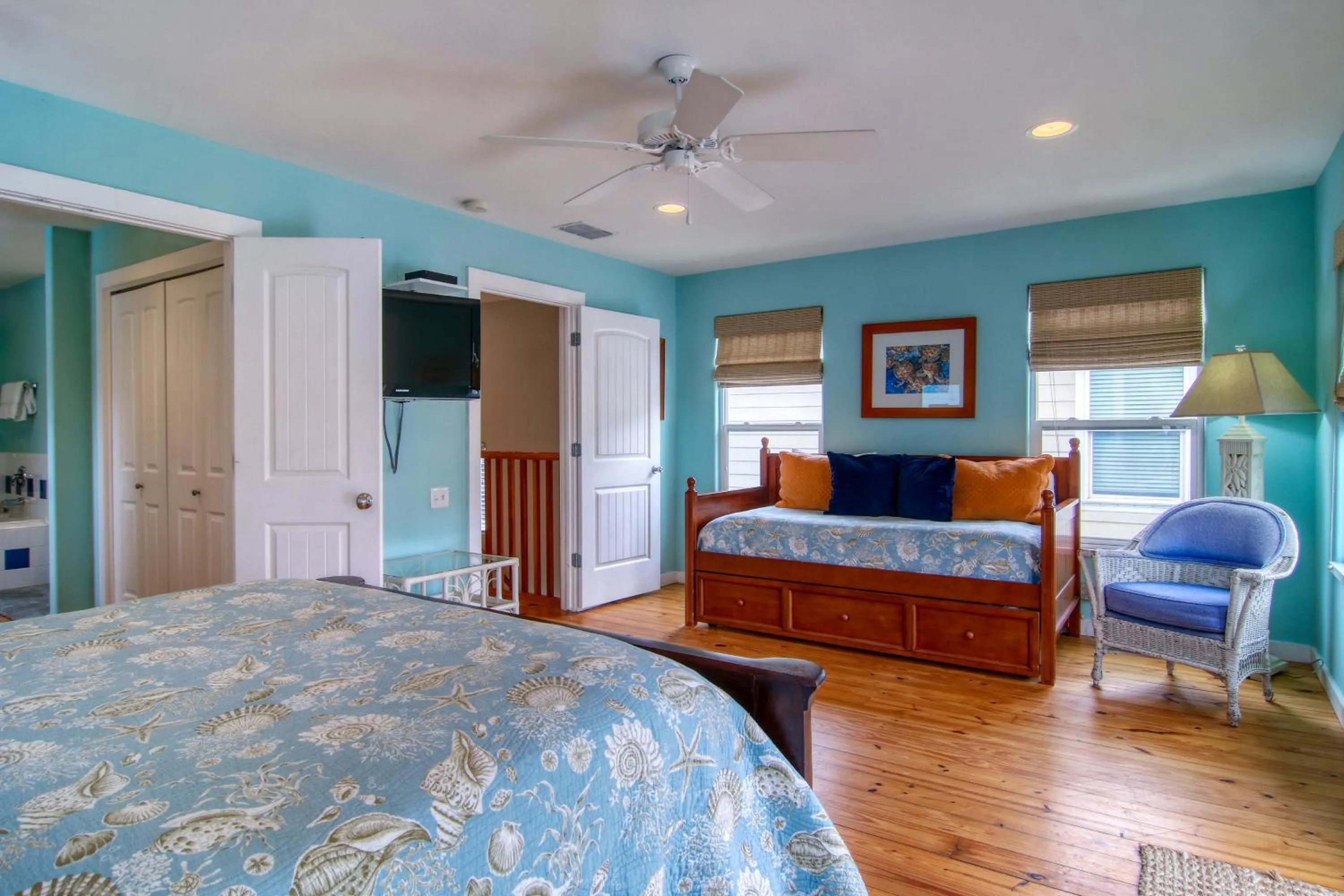 Property building, Bed in The Ohana Hut