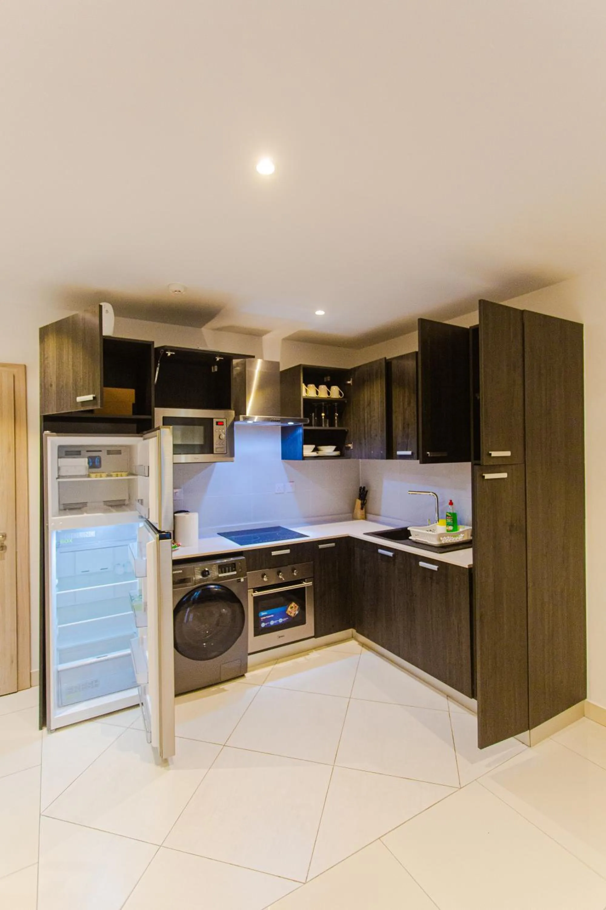 Kitchen or kitchenette in Accra Luxury Apartments @ The Lennox
