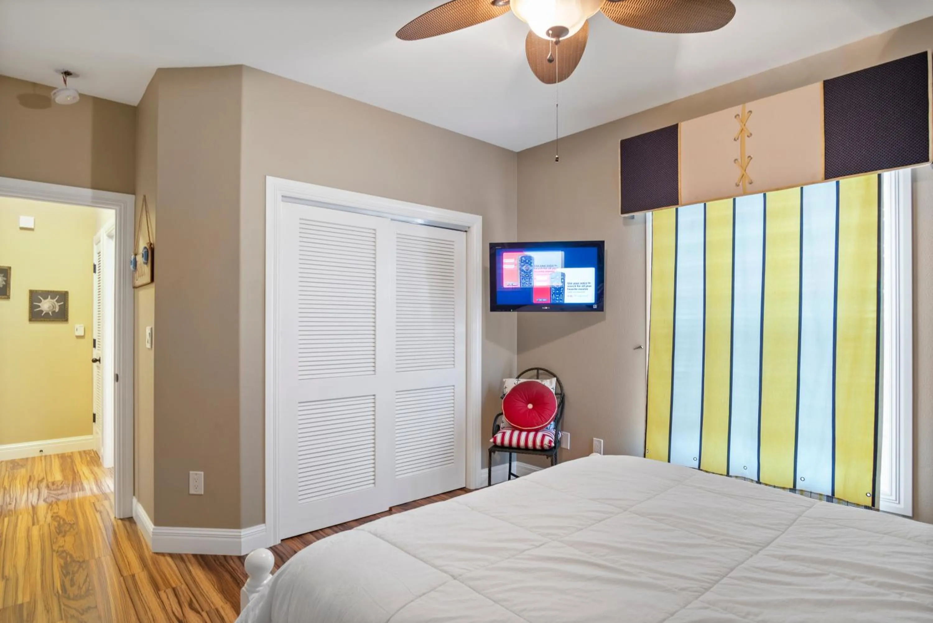 Property building, Bed in Baja Breeze