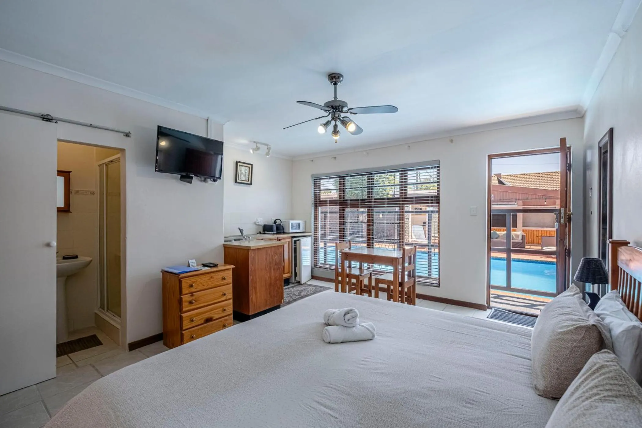 Property building, Bed in 5 Third Avenue Guesthouse