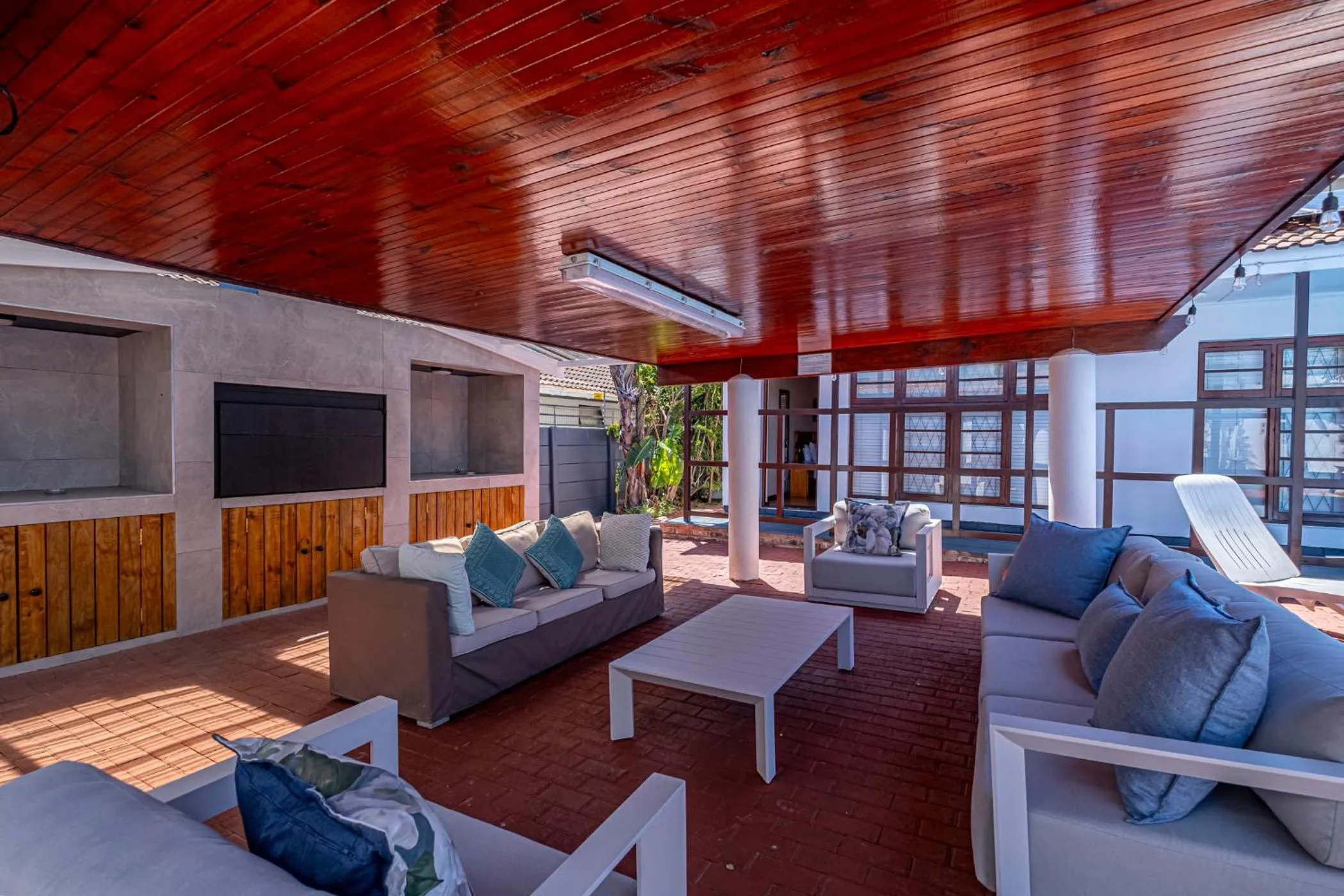 Property building in 5 Third Avenue Guesthouse