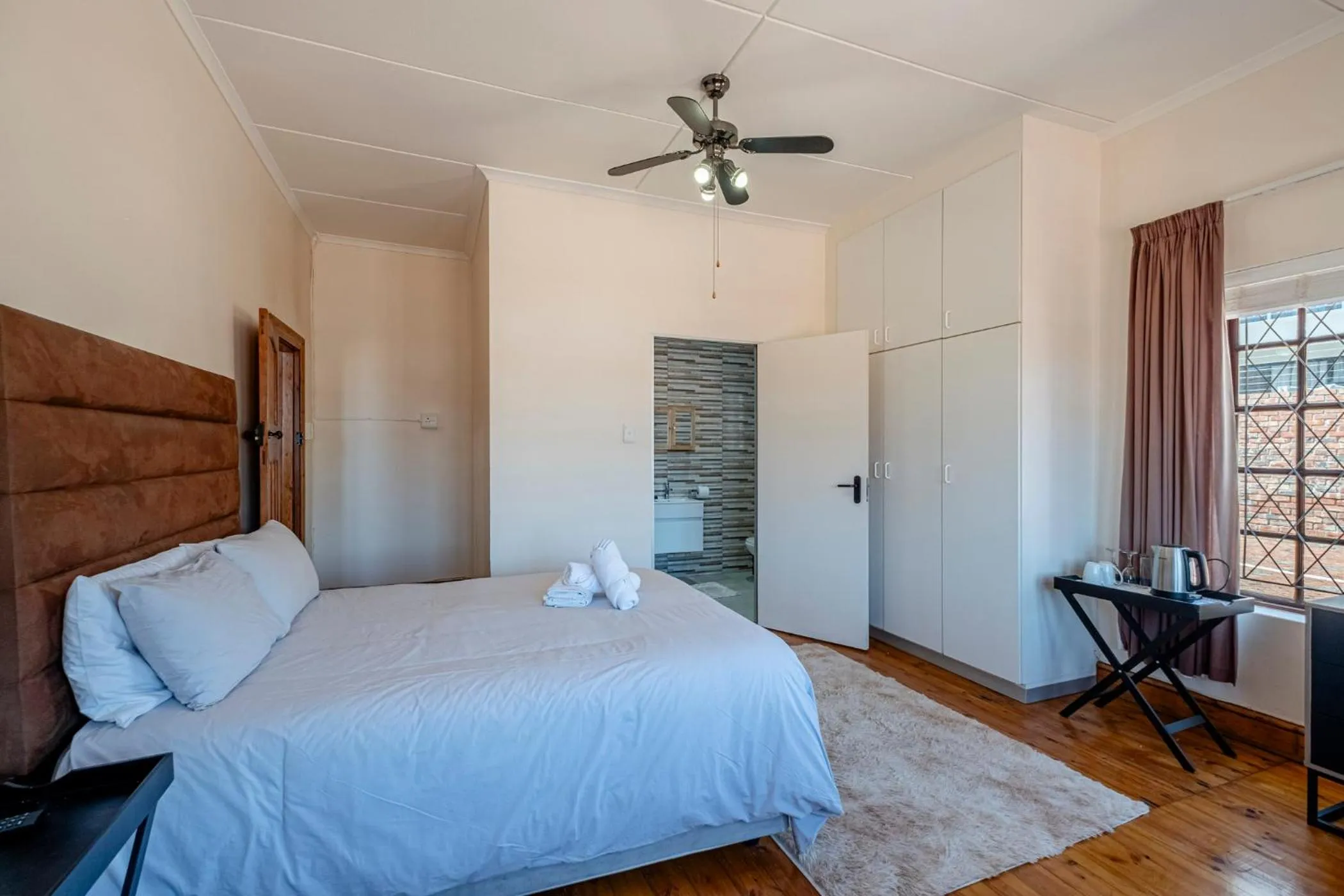 Property building, Bed in 5 Third Avenue Guesthouse