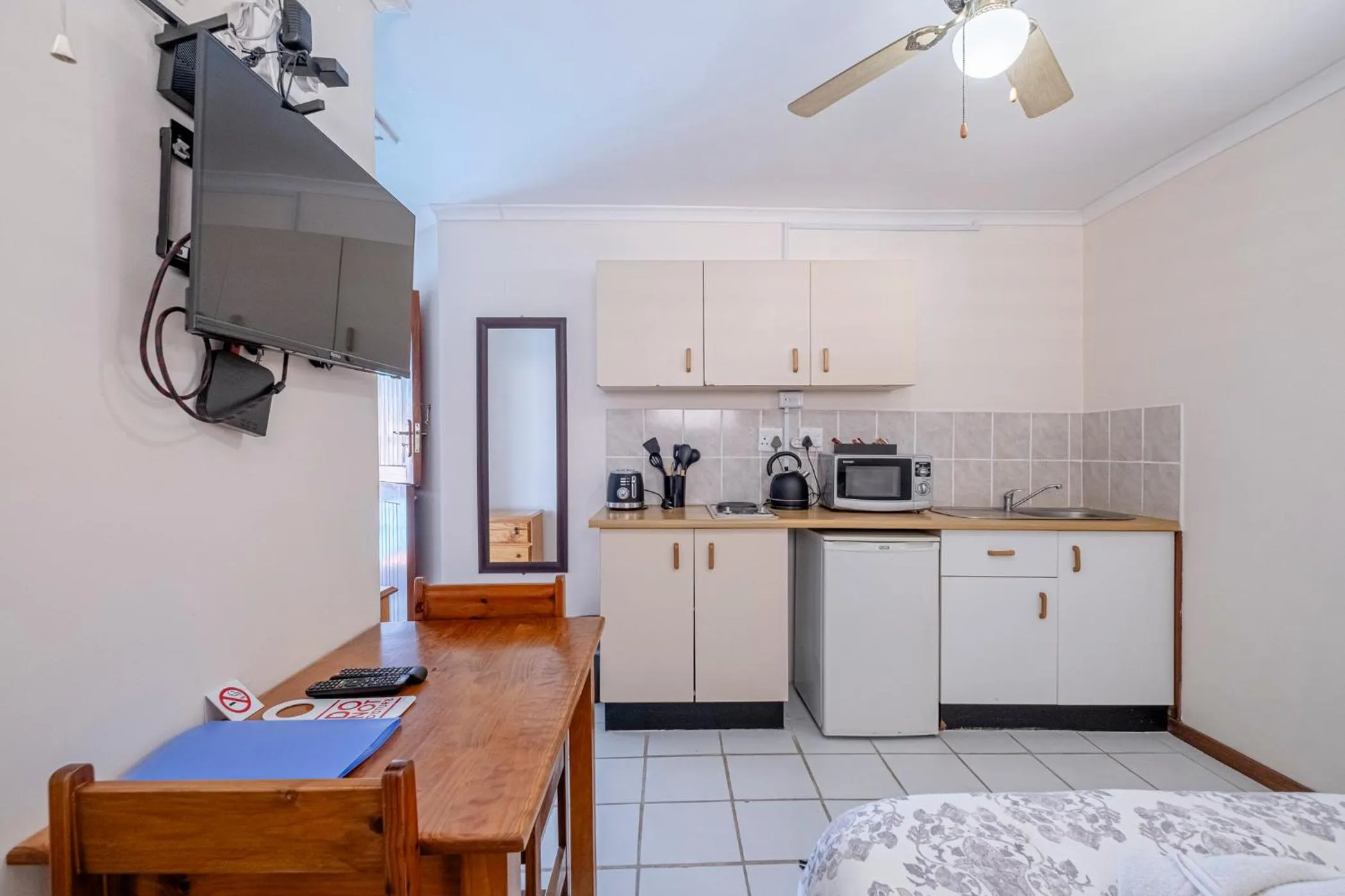 Kitchen or kitchenette in 5 Third Avenue Guesthouse