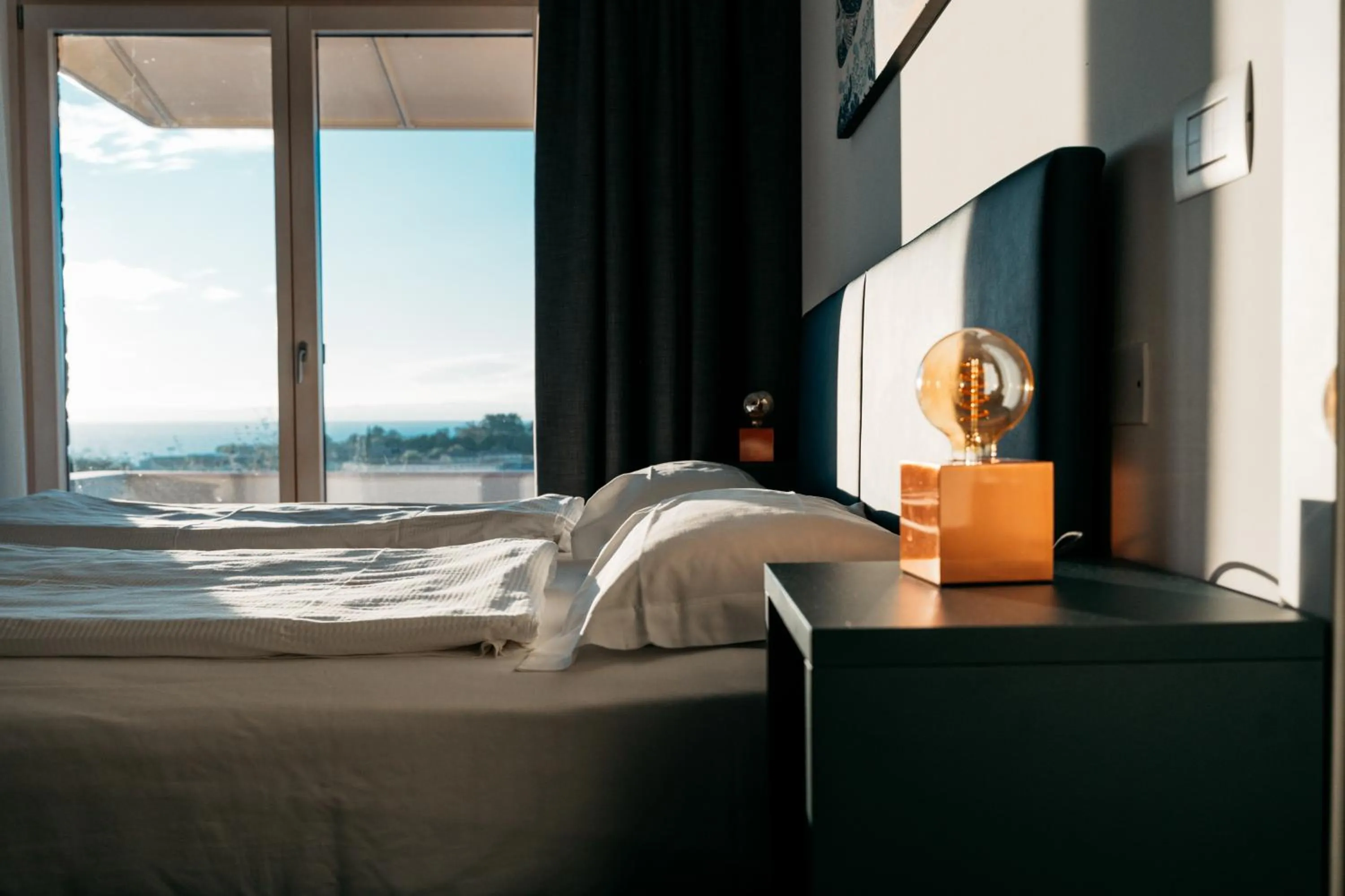 Bed in Apartments Monsurei, Lake view