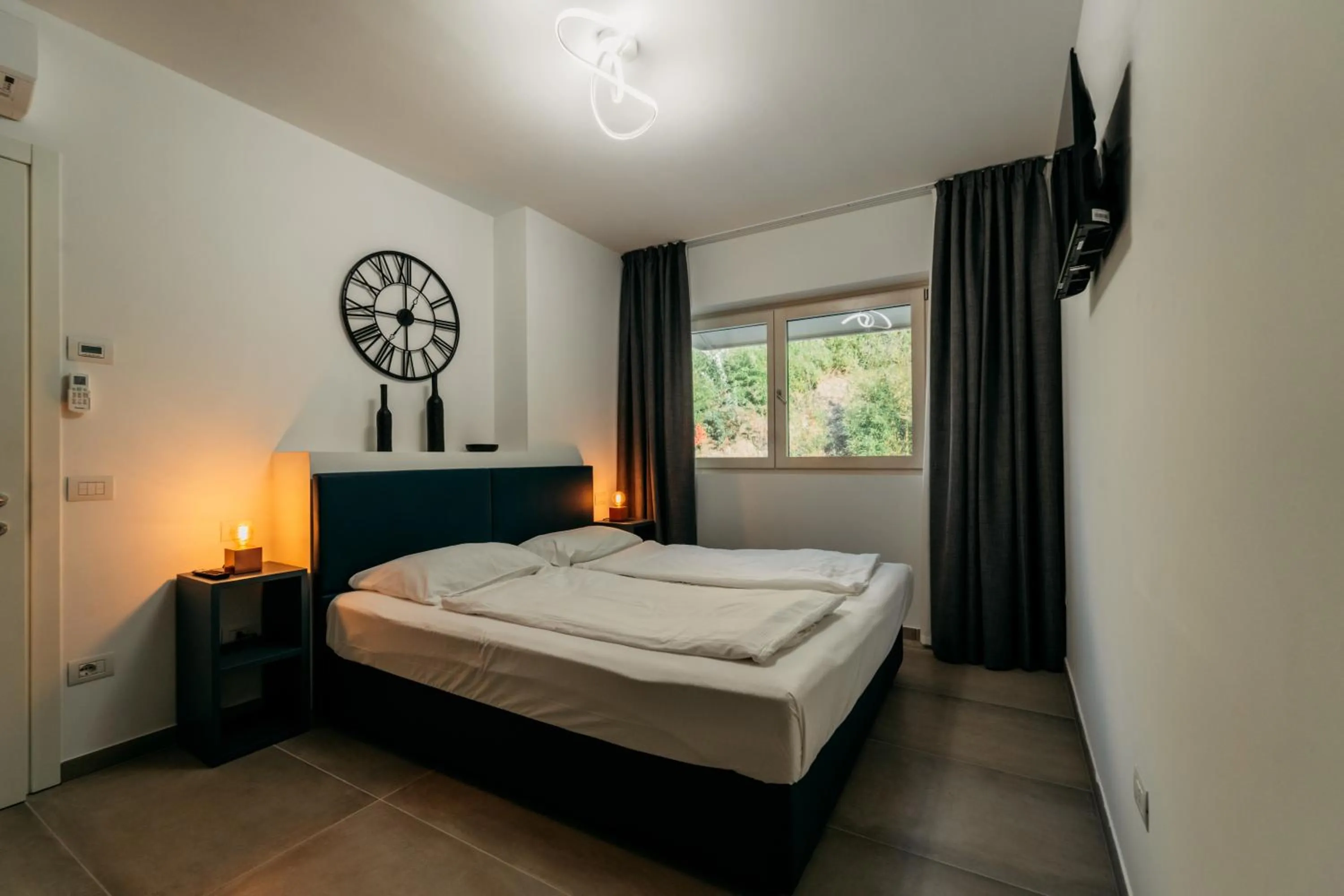 Bed in Apartments Monsurei, Lake view