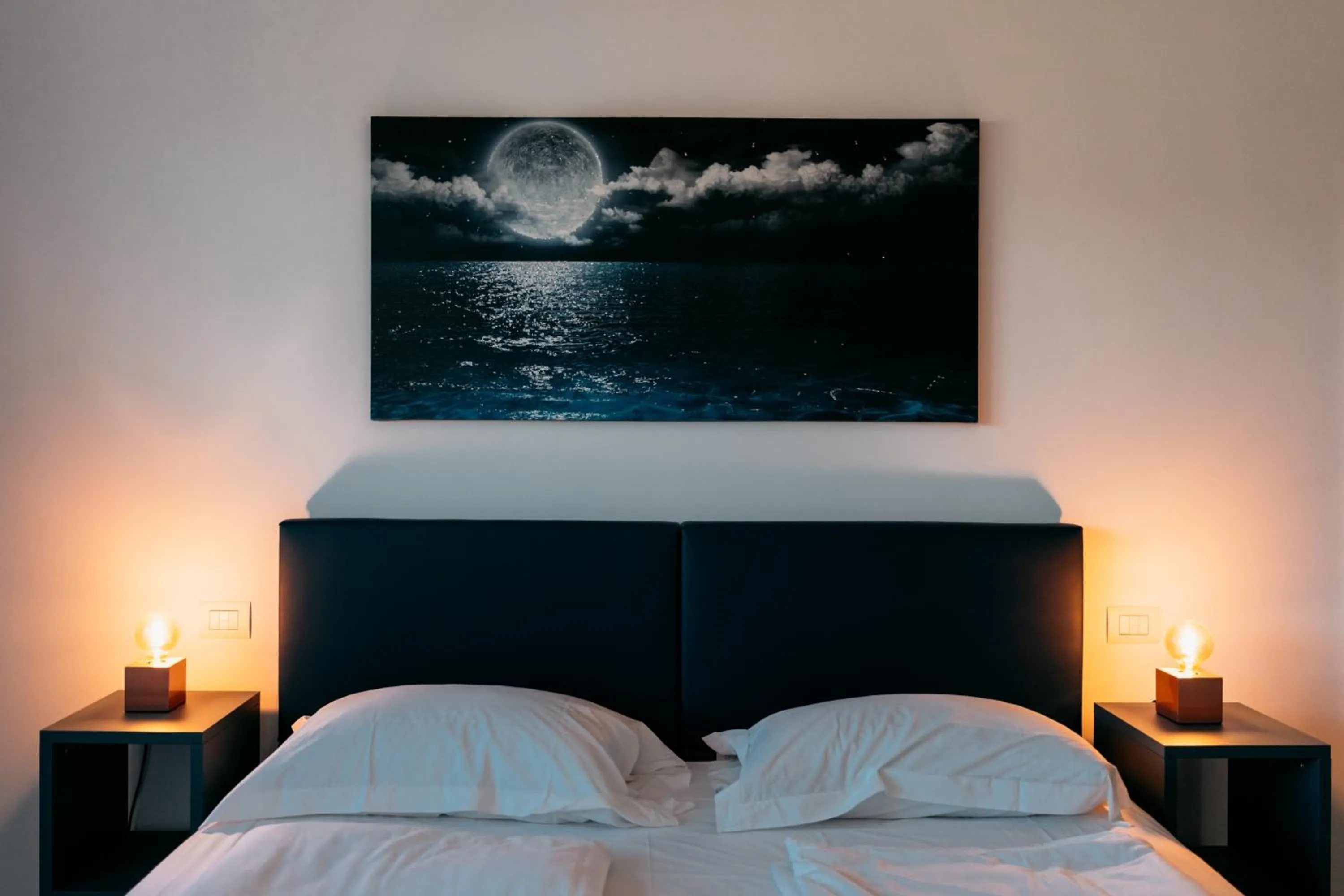 Bed in Apartments Monsurei, Lake view