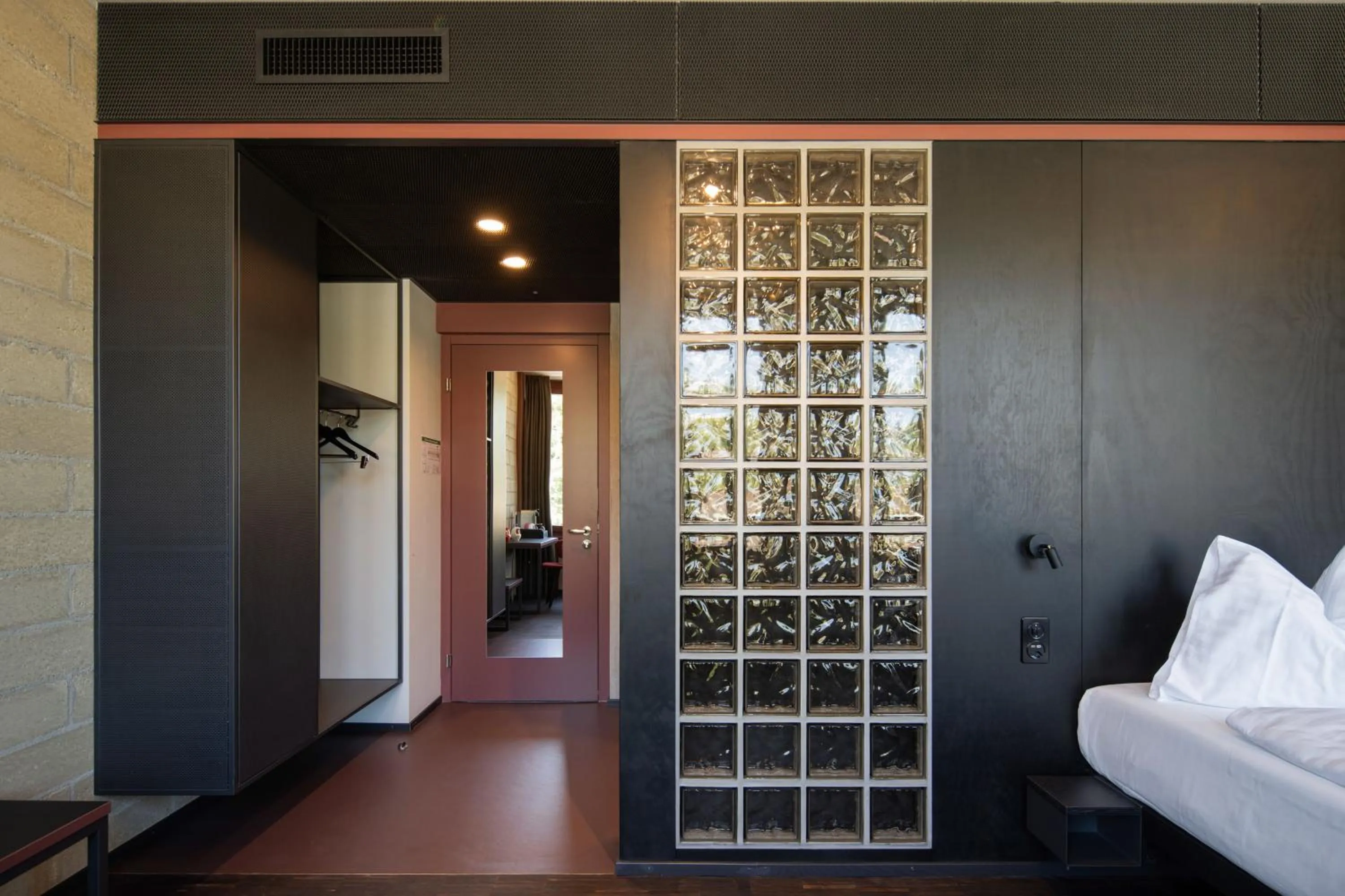 Bedroom, Bed in Tailormade Hotel LEO St Gallen