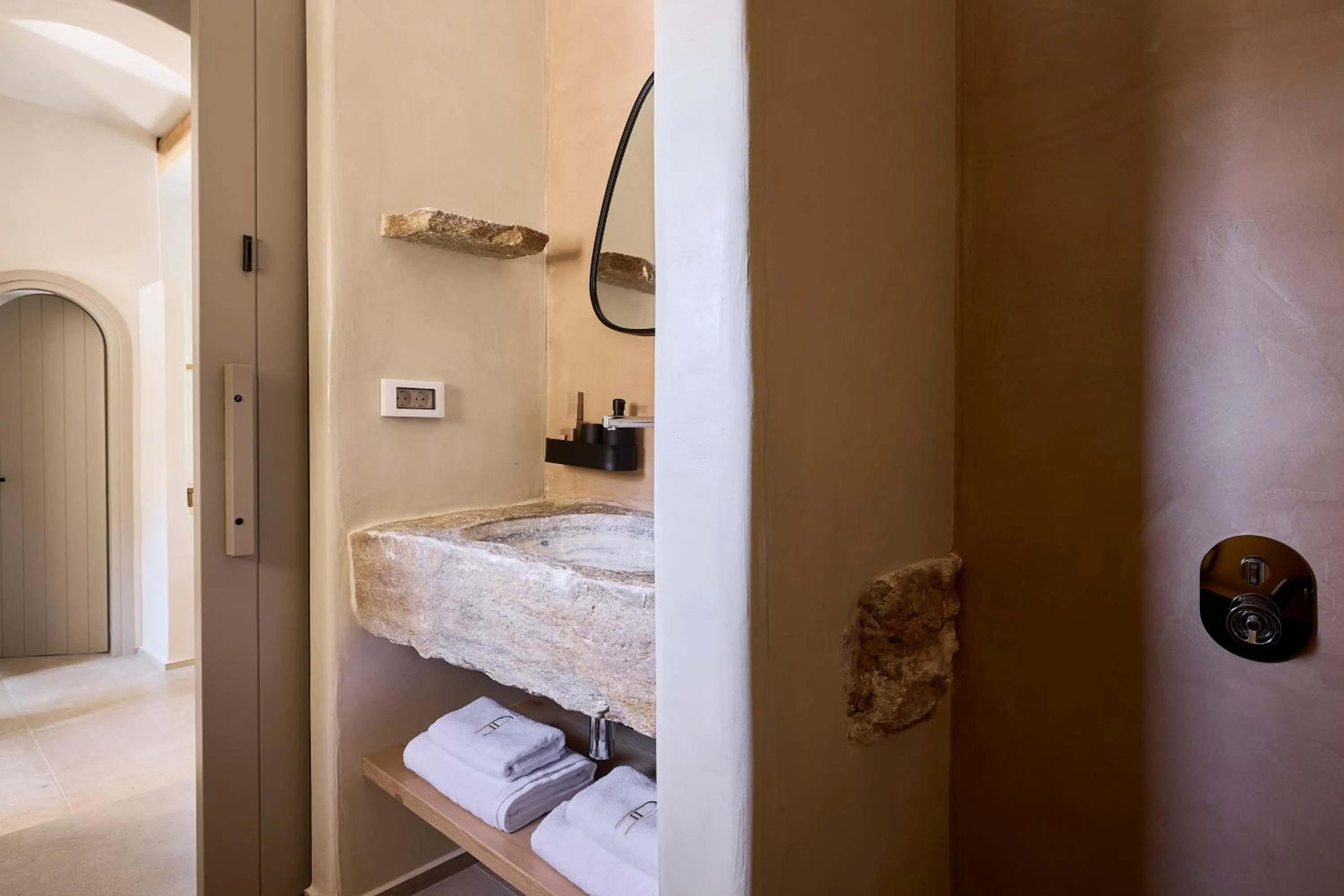 Bathroom, Bed in Apsila Pool Suites