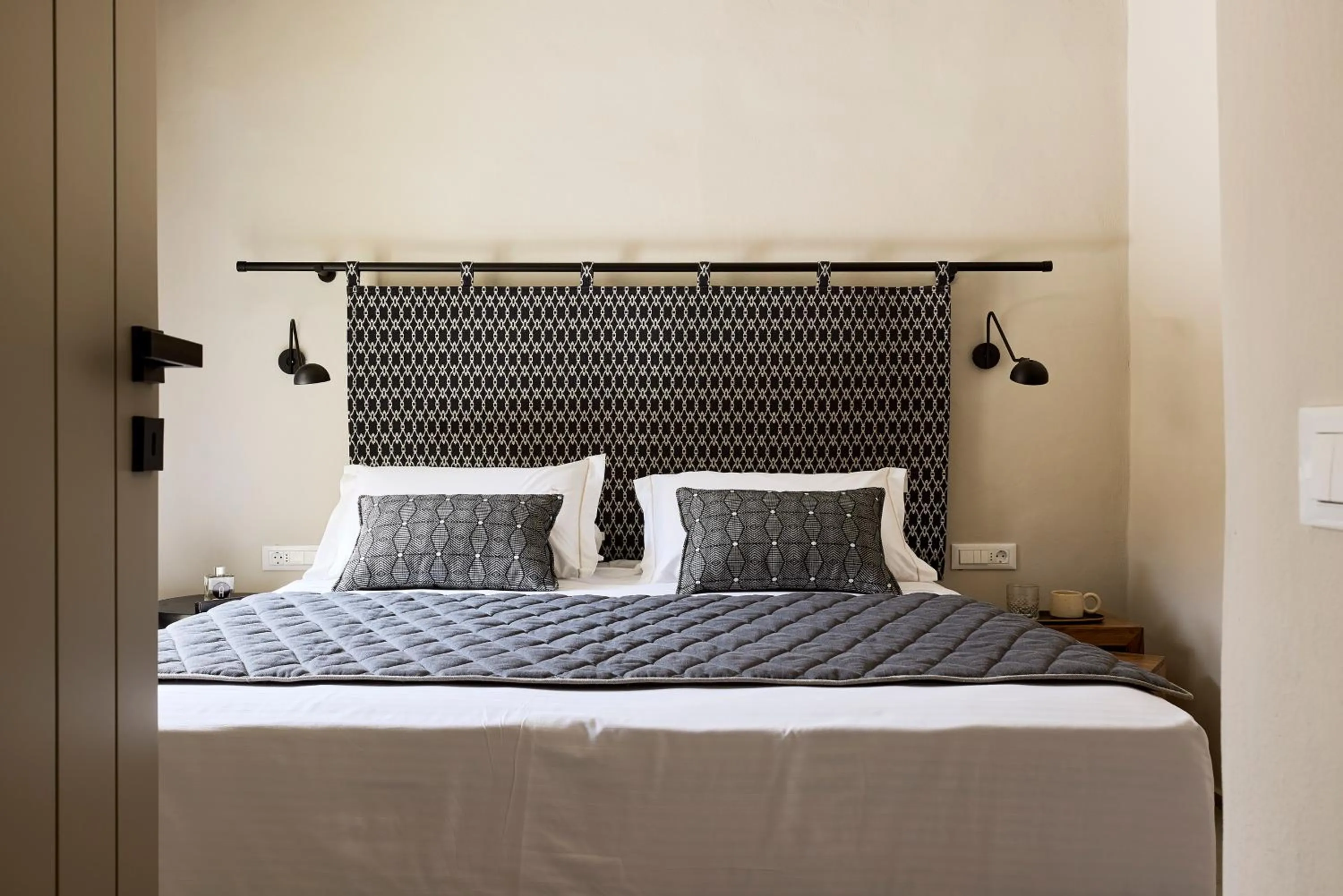 Bed in Apsila Pool Suites