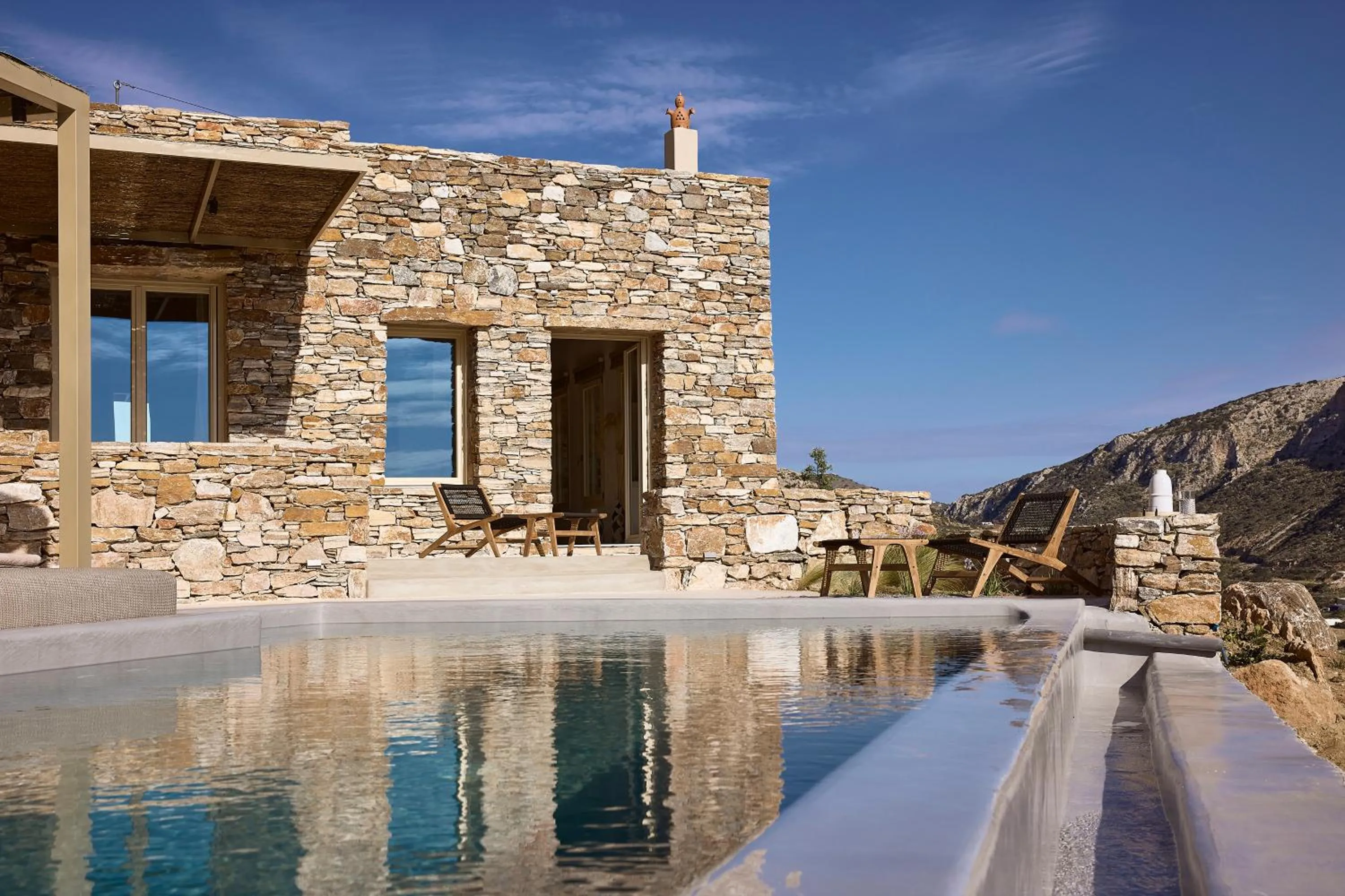 Property building in Apsila Pool Suites