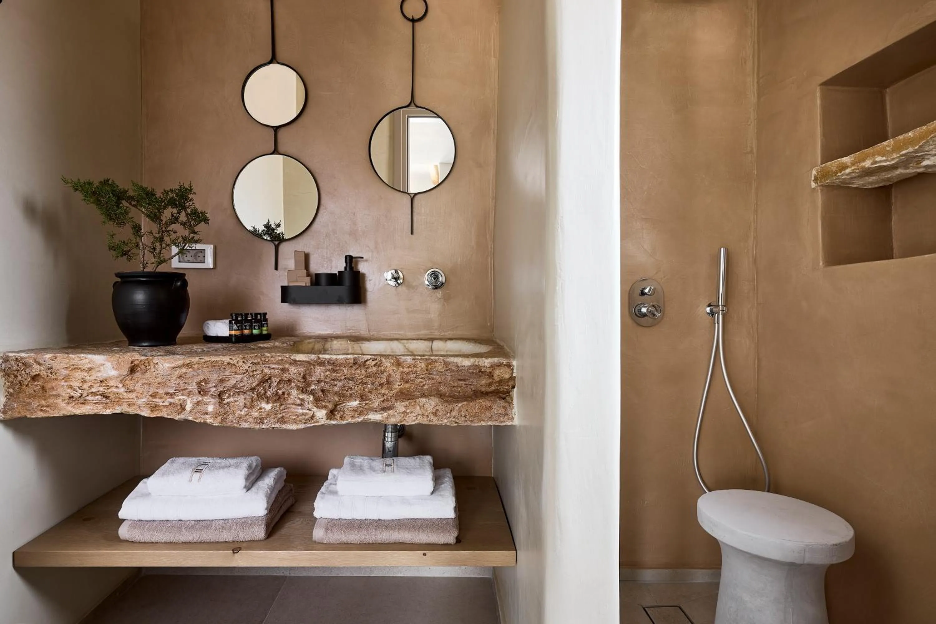 Toilet in Apsila Pool Suites