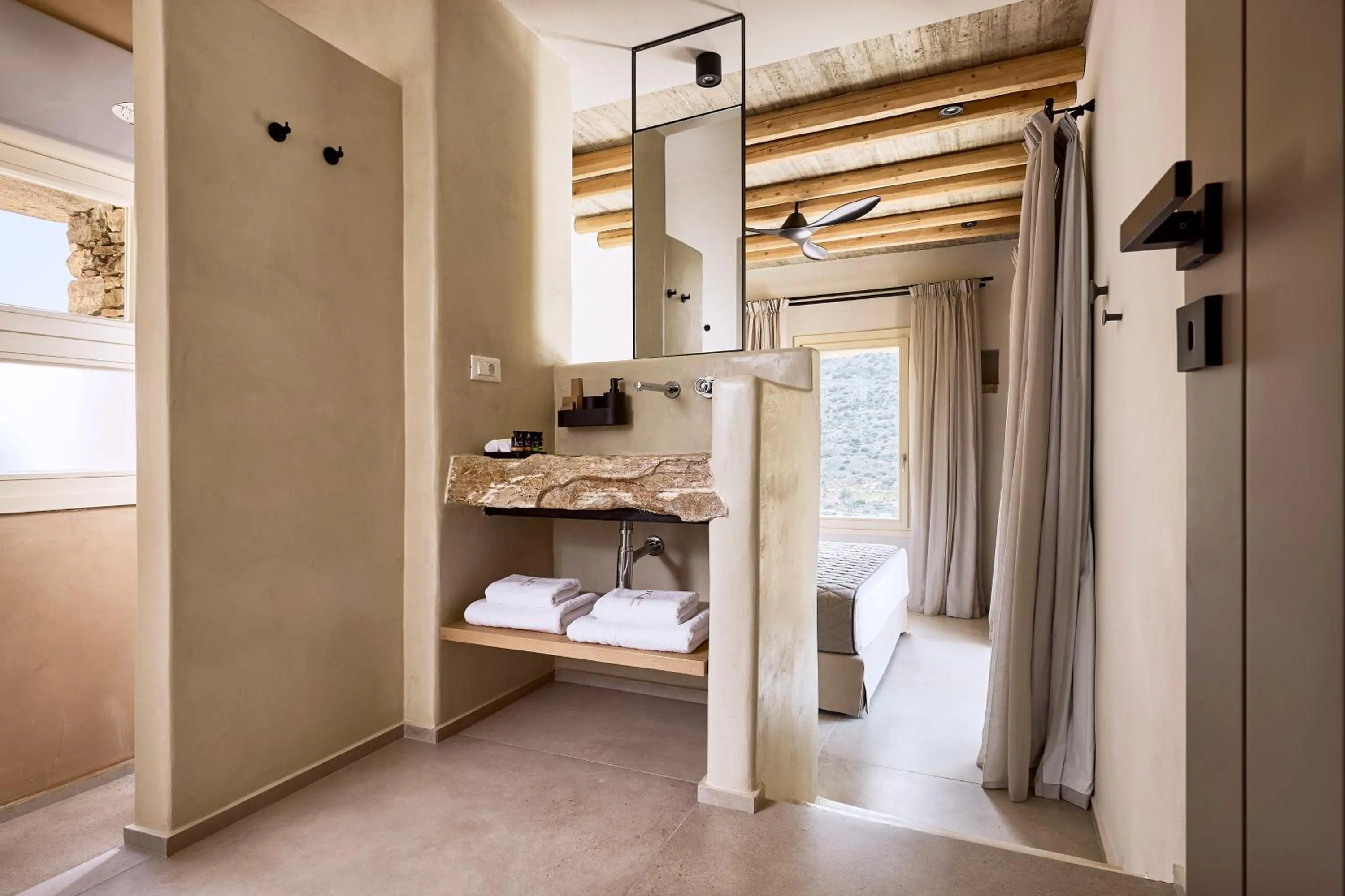 Bathroom, Bed in Apsila Pool Suites