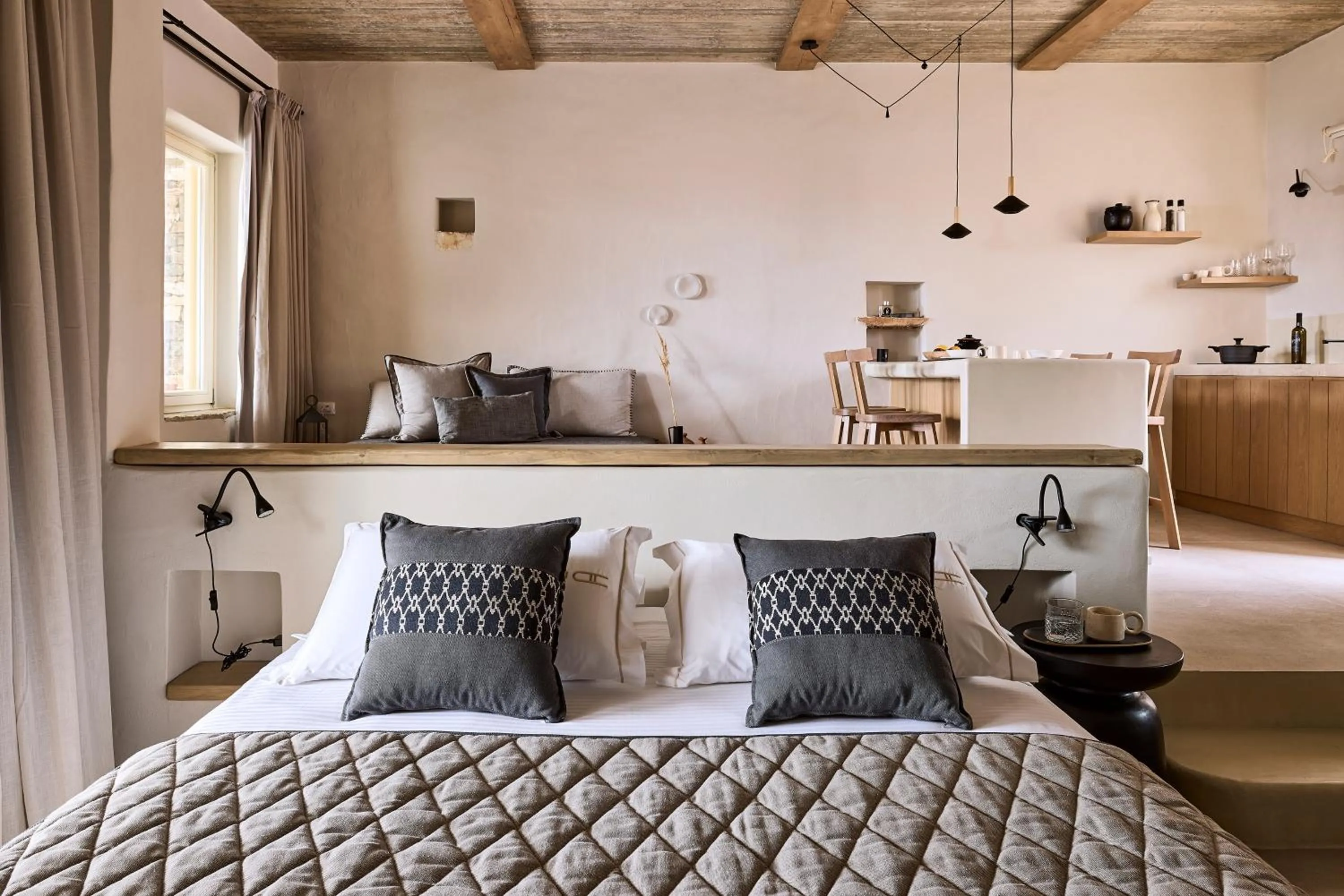 Bed in Apsila Pool Suites