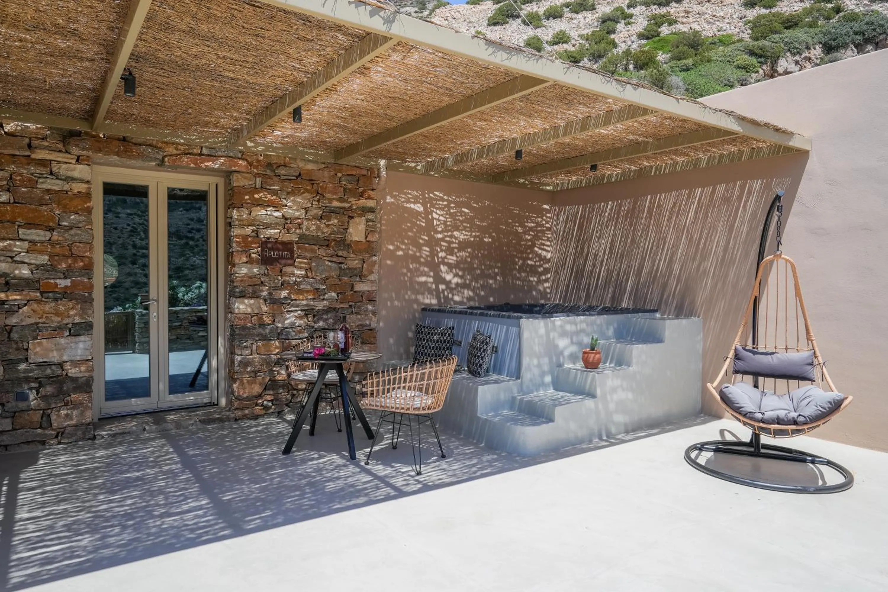 Hot Tub in Apsila Pool Suites