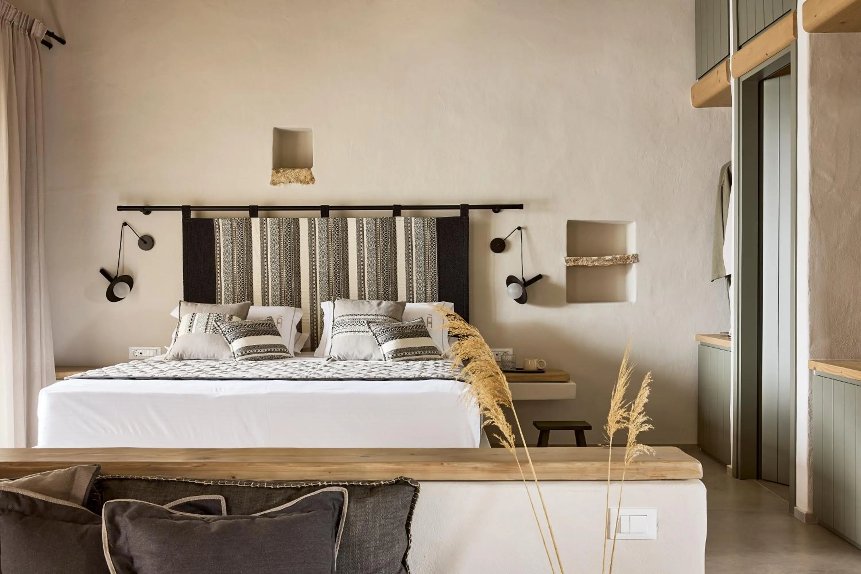 Bed in Apsila Pool Suites