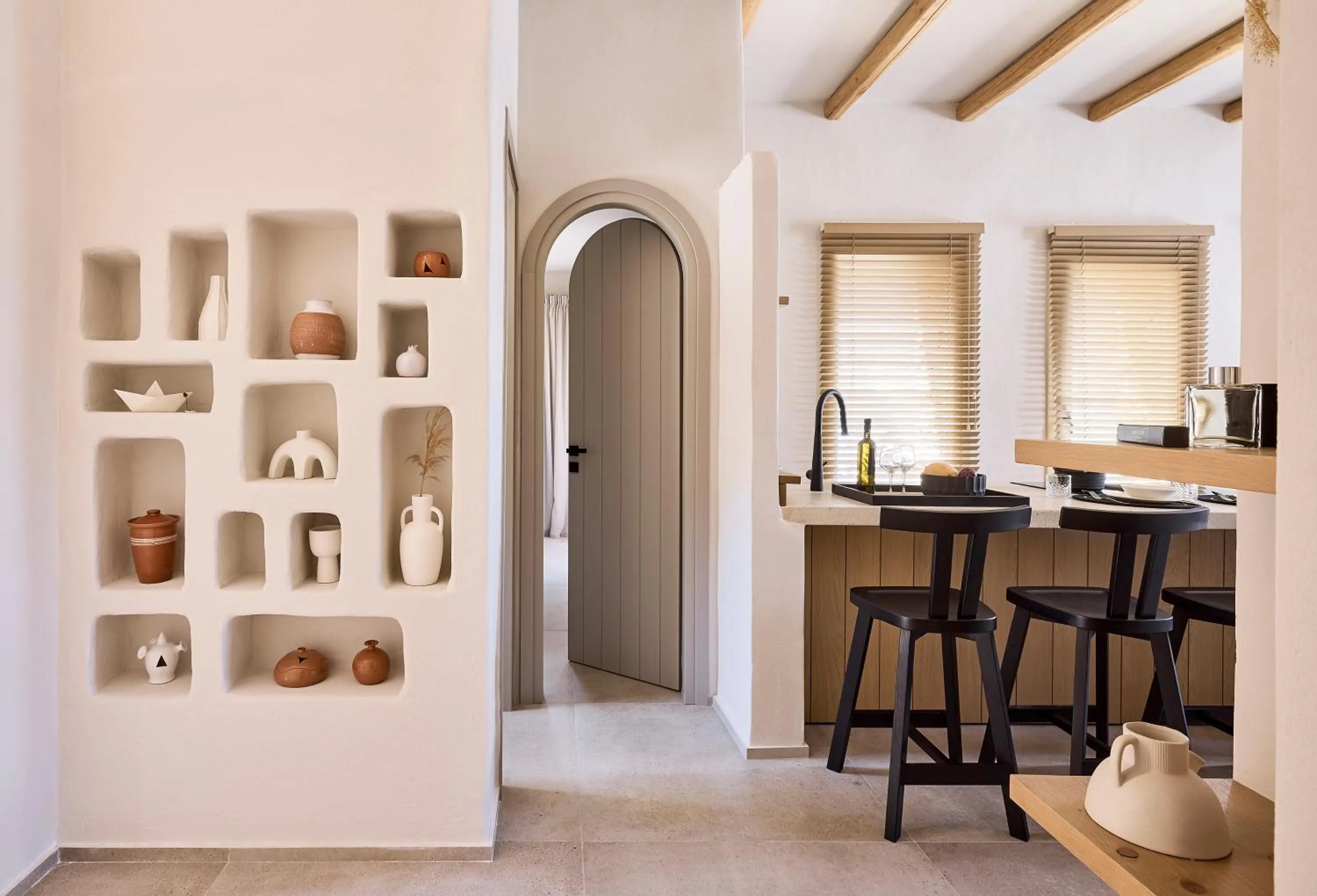 Dining area in Apsila Pool Suites