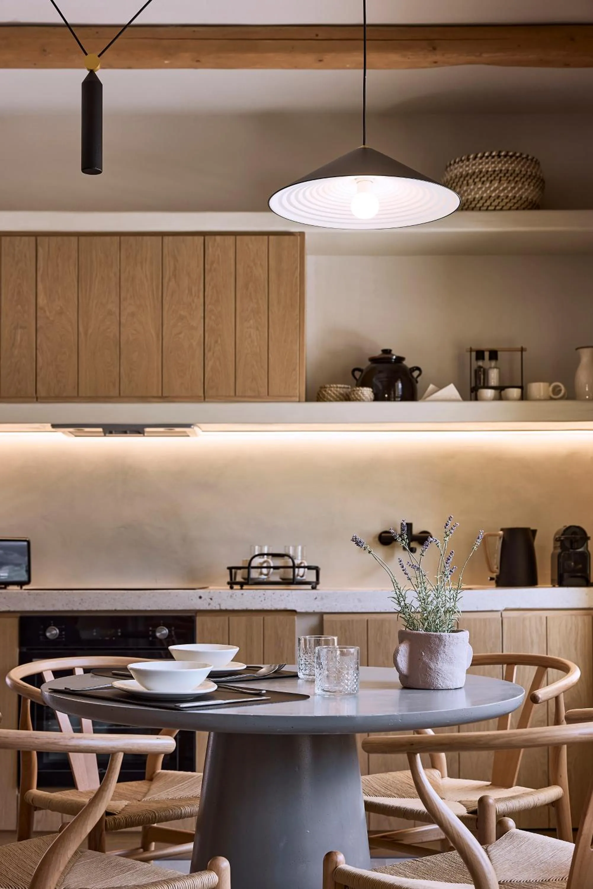 Dining area in Apsila Pool Suites