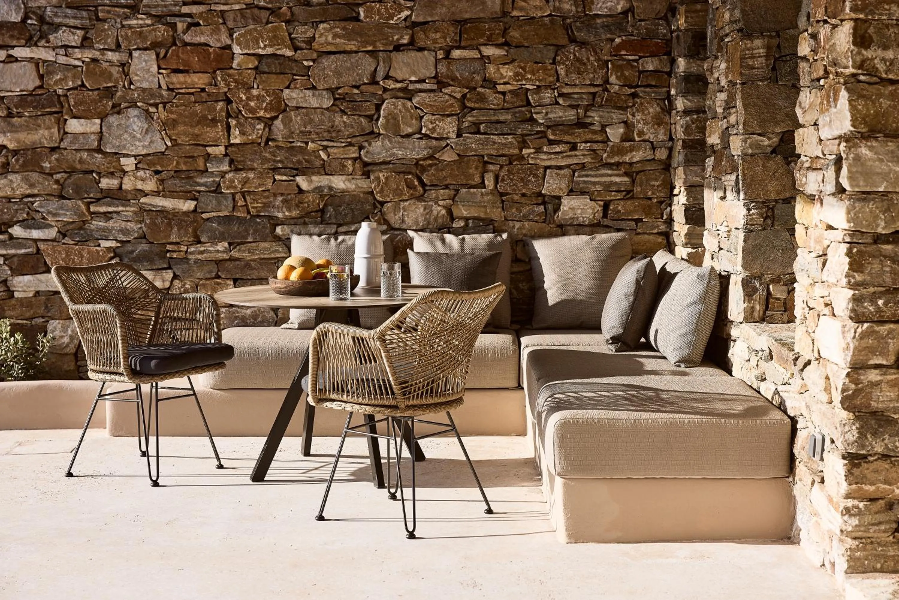 Seating area in Apsila Pool Suites