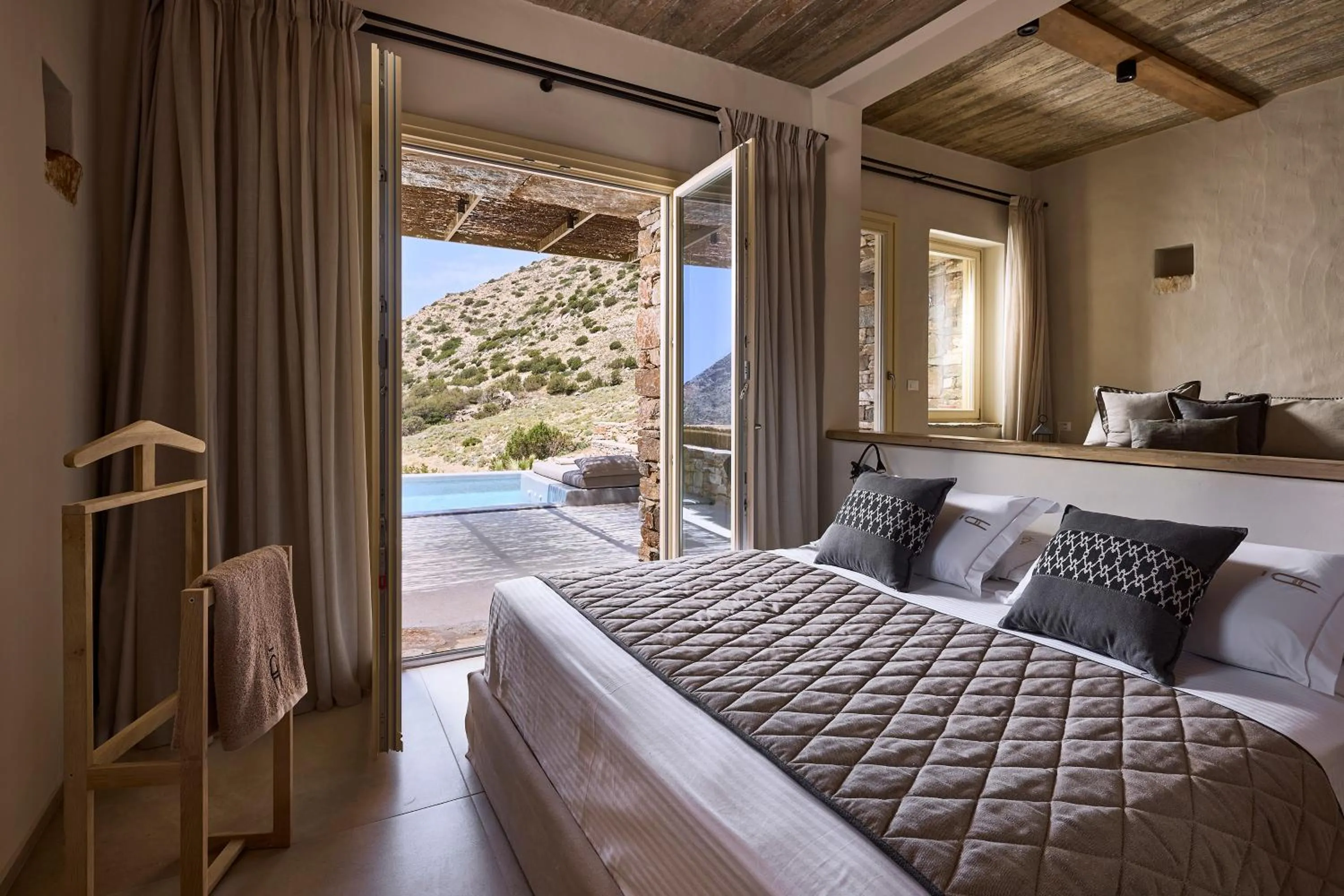 Bed in Apsila Pool Suites