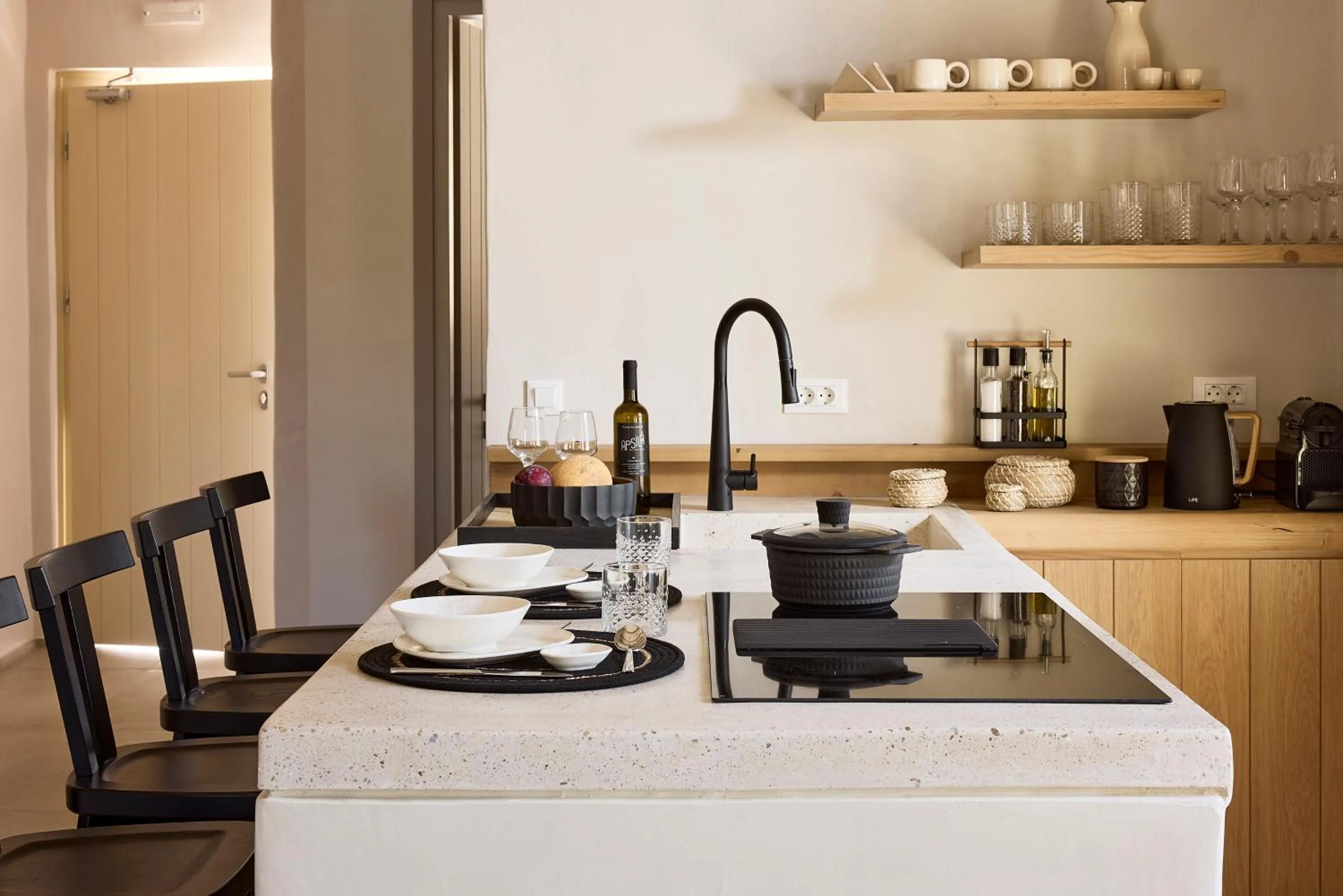 Kitchen or kitchenette in Apsila Pool Suites