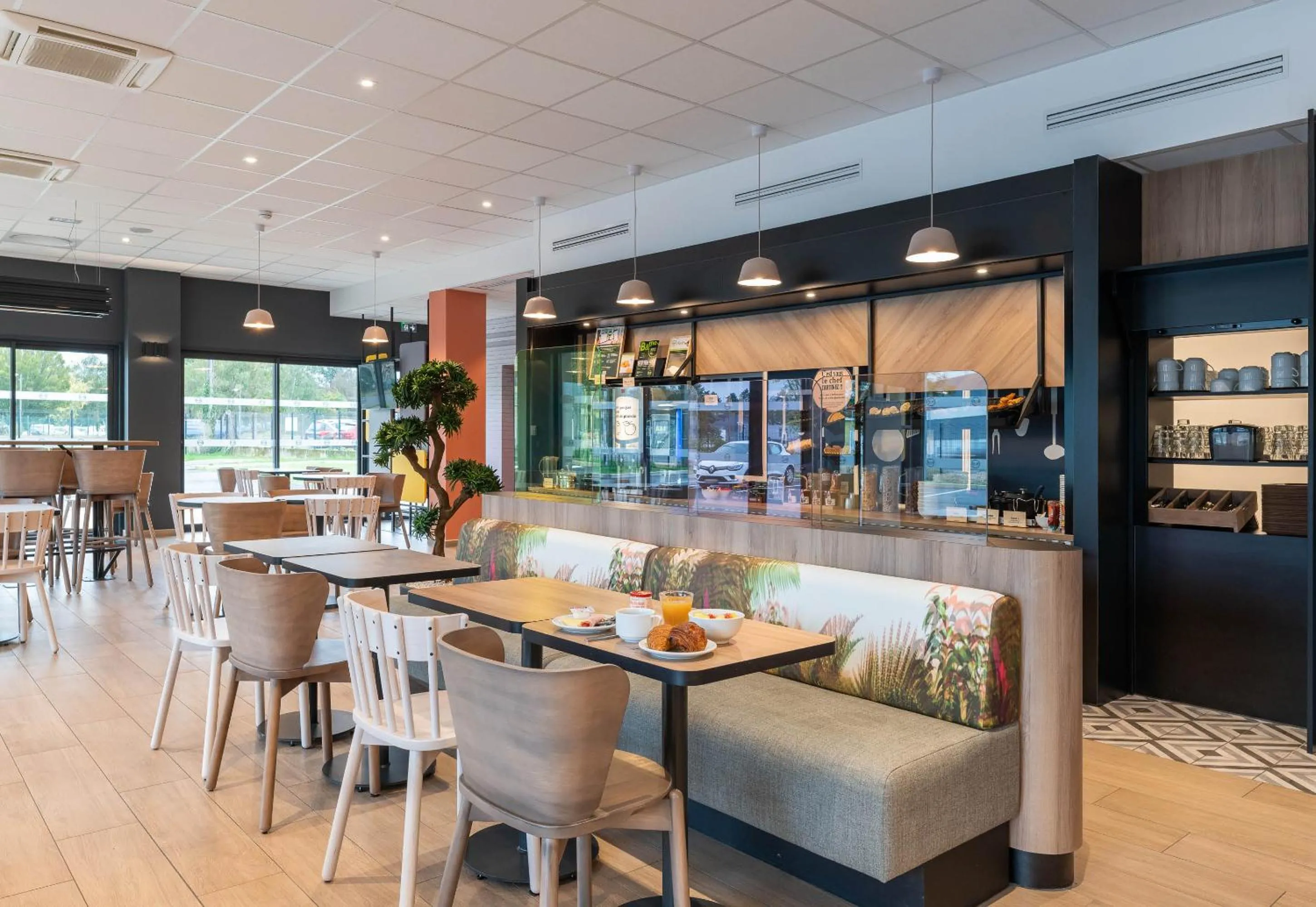 Restaurant/places to eat in B&B HOTEL Bourg-en-Bresse Viriat