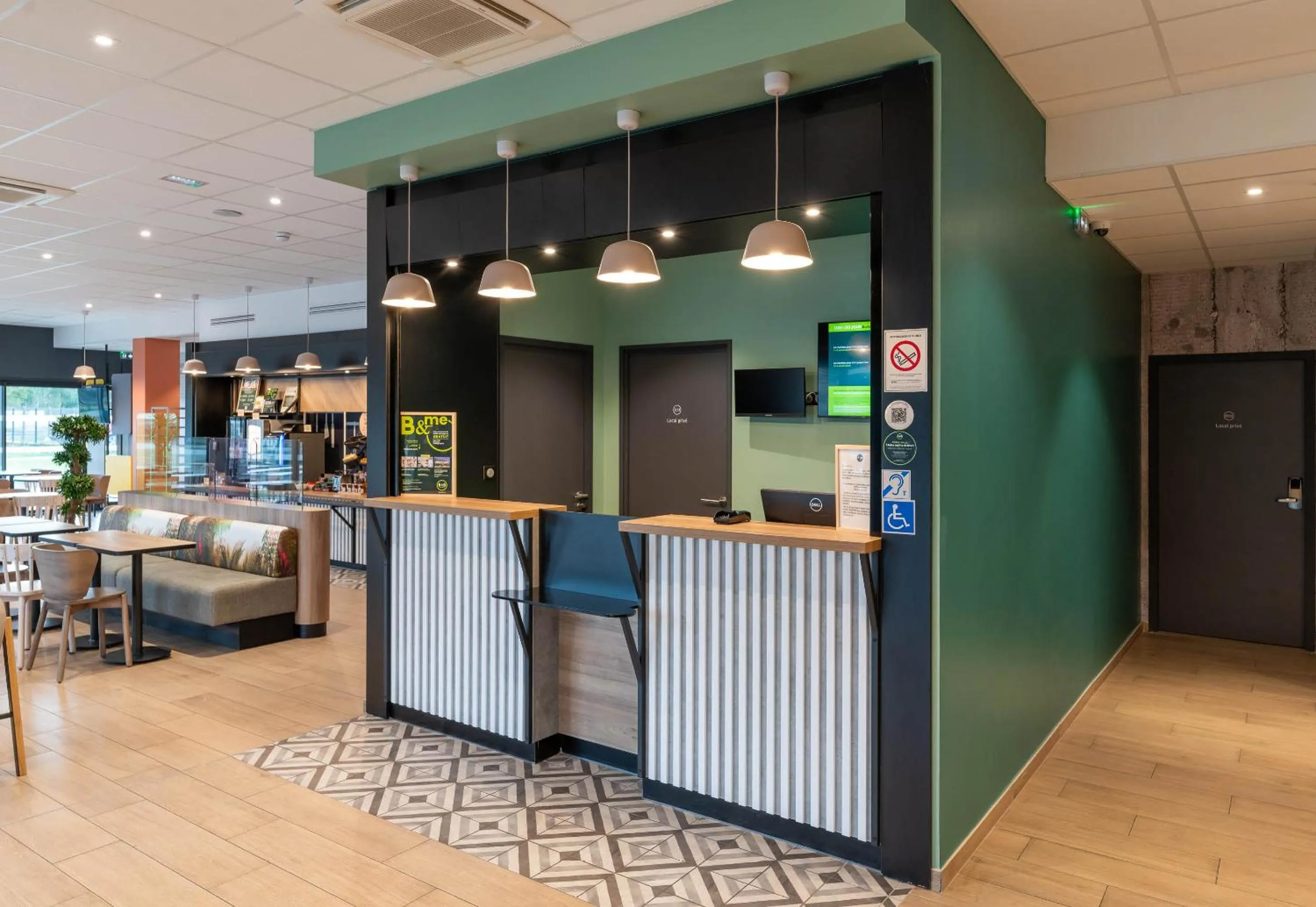 Lobby or reception in B&B HOTEL Bourg-en-Bresse Viriat