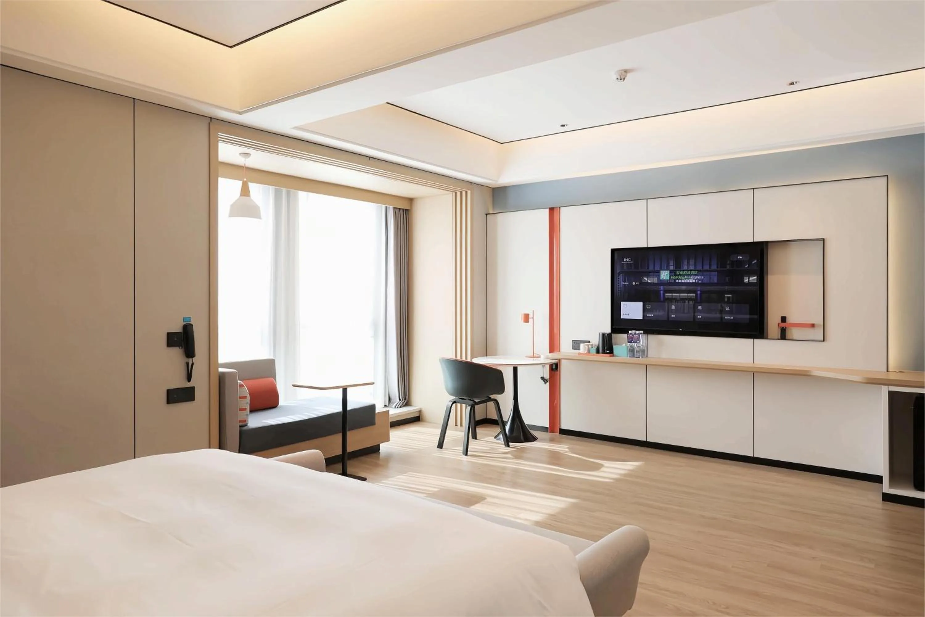 Photo of the whole room, Bed in Holiday Inn Express Qingdao Northern West Coast by IHG