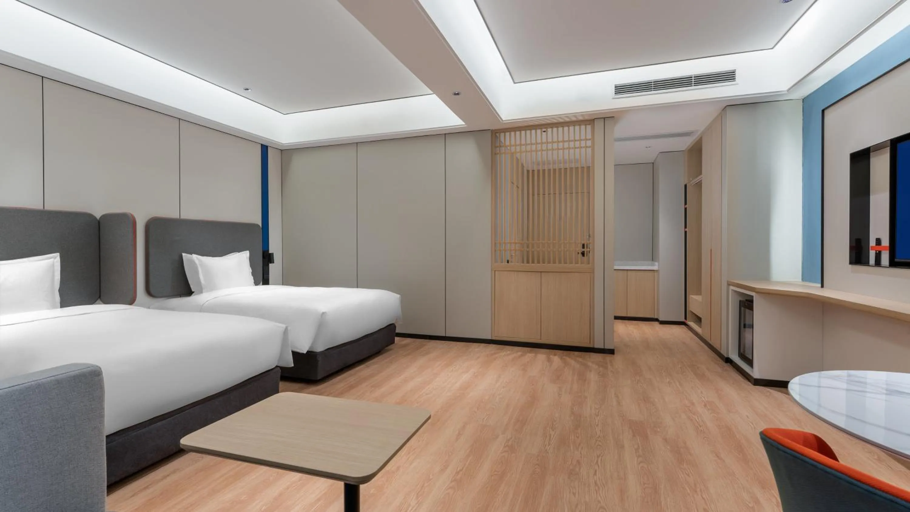 Photo of the whole room, Bed in Holiday Inn Express Qingdao Northern West Coast by IHG