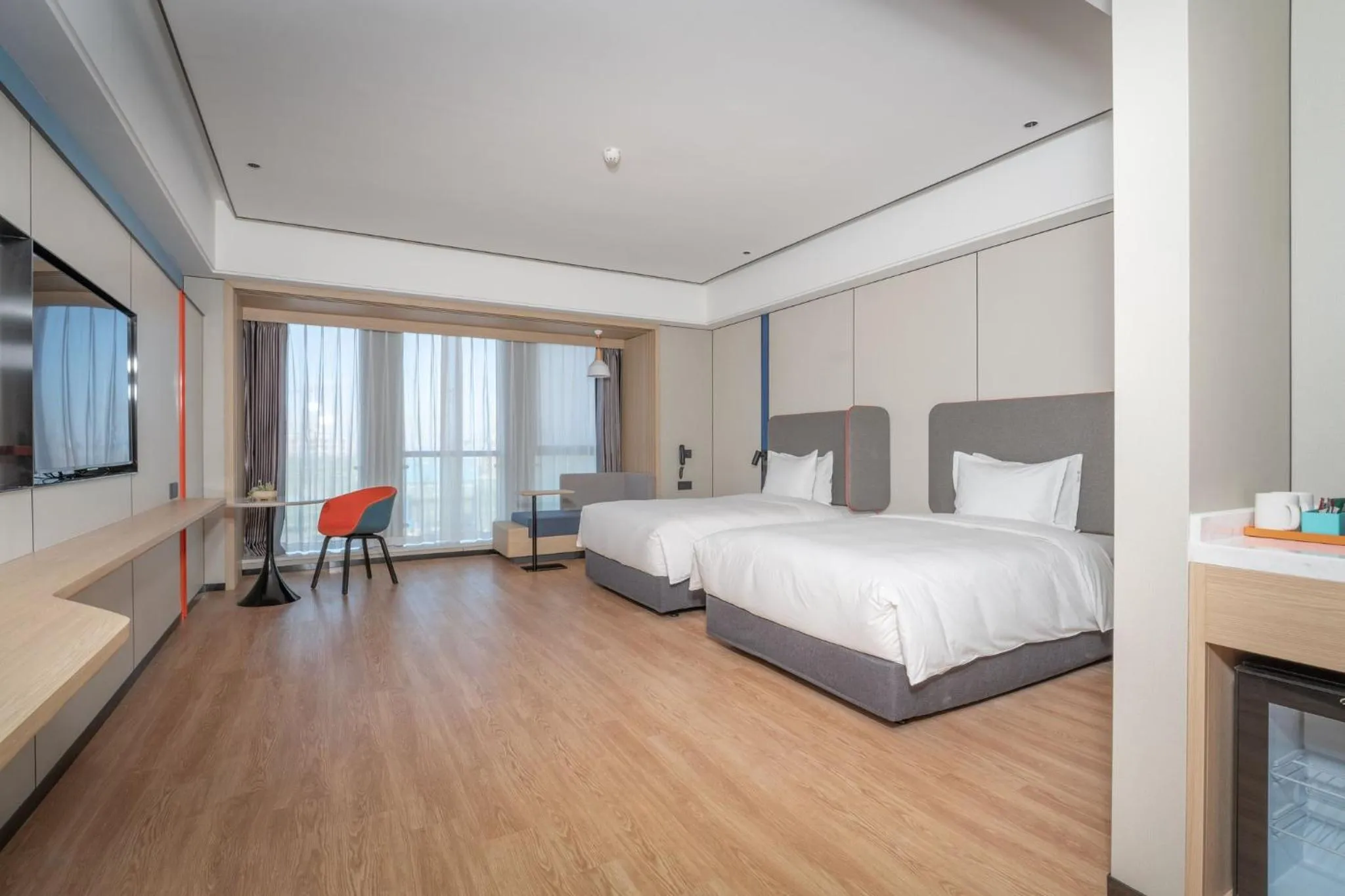 Photo of the whole room, Bed in Holiday Inn Express Qingdao Northern West Coast by IHG