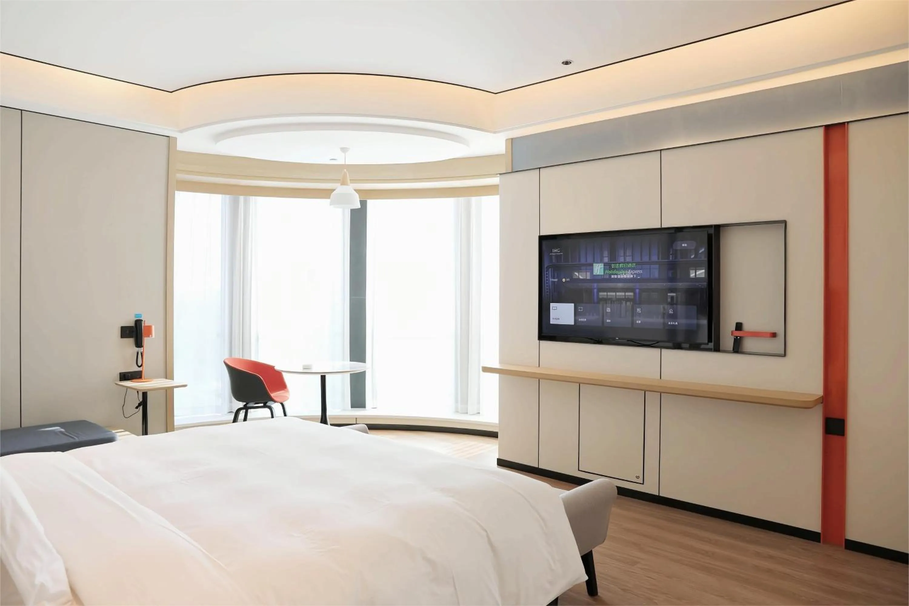 Photo of the whole room, Bed in Holiday Inn Express Qingdao Northern West Coast by IHG